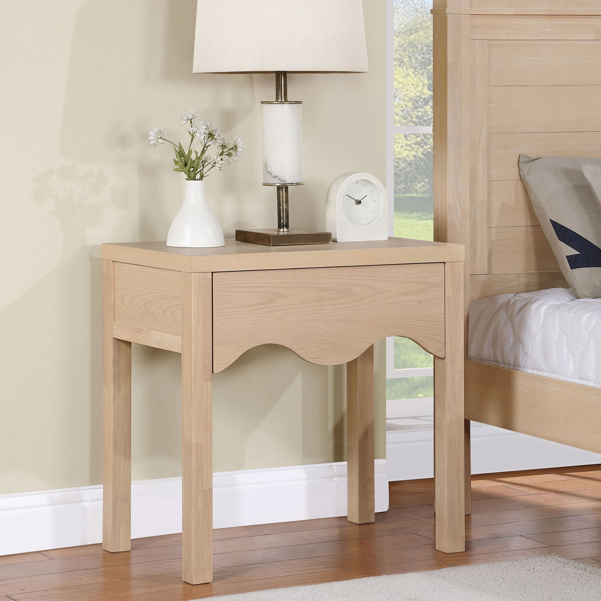 Fiora - Night Stand