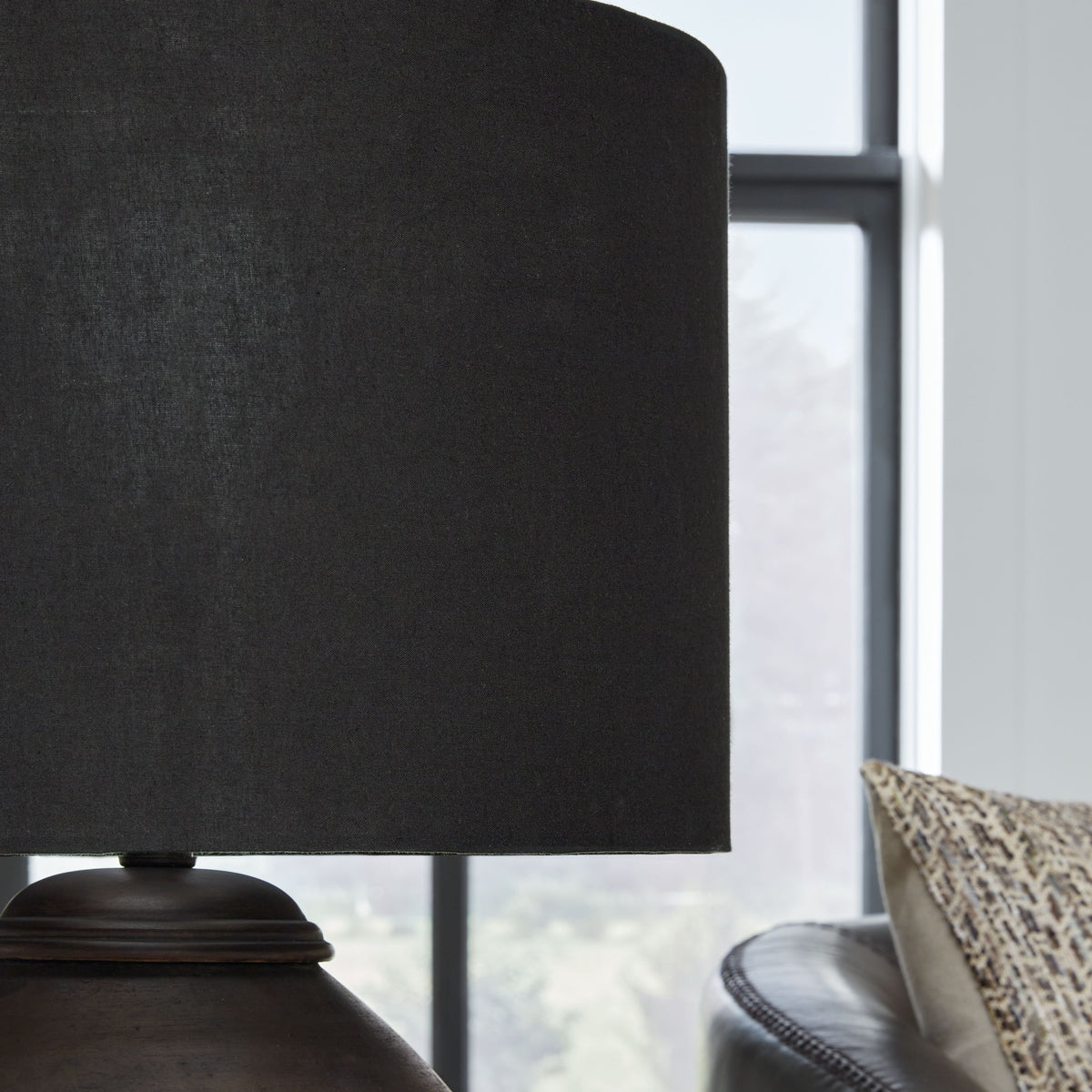Naareman - Terracotta Table Lamp - Metallic Black