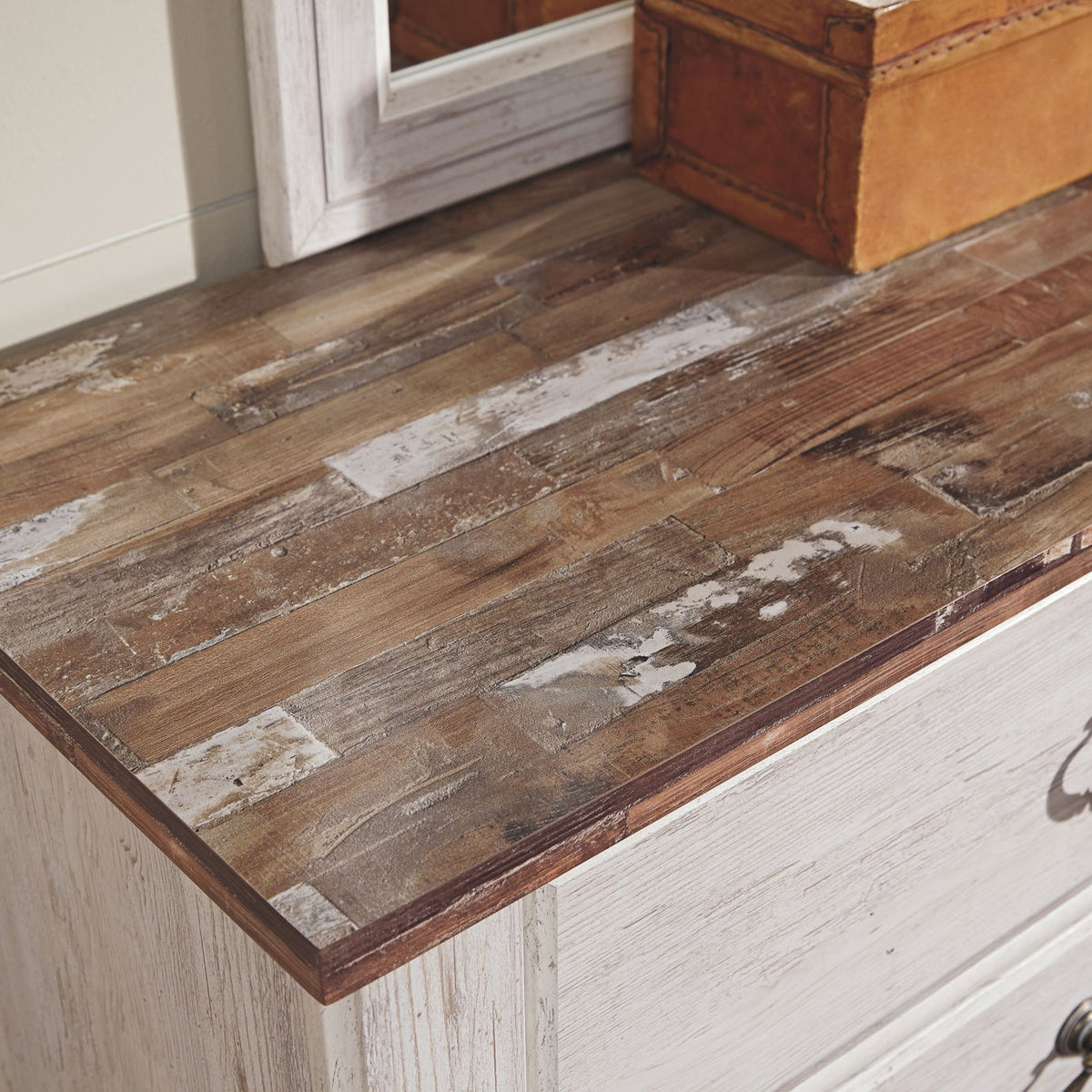 Willowton - Five Drawer Chest - Brown / Beige / White
