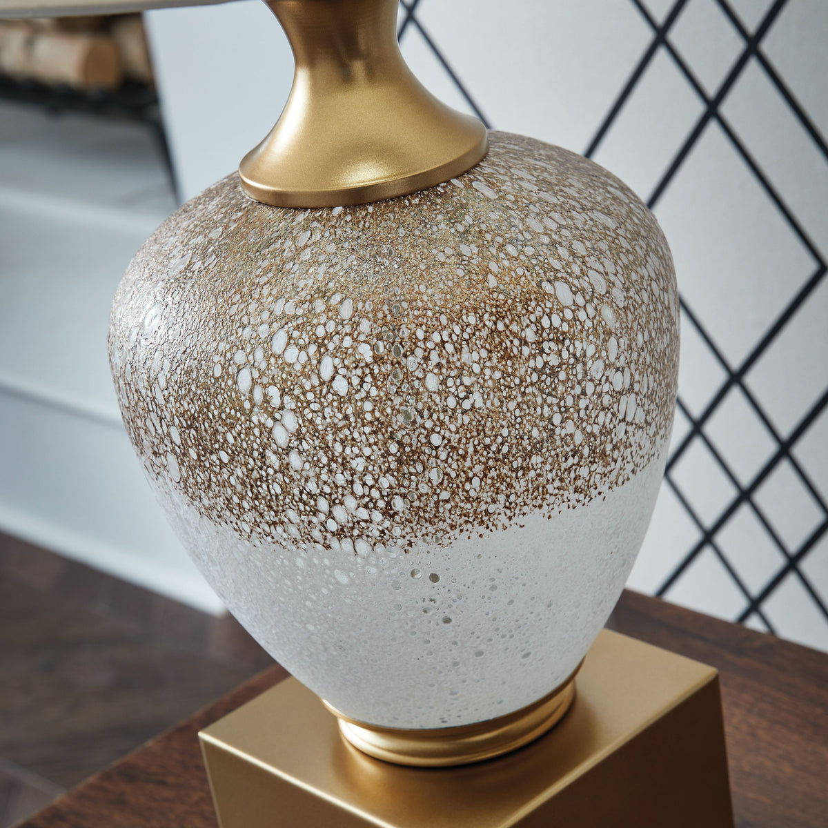 Tavisburg - Brown / White / Gold - Glass Table Lamp