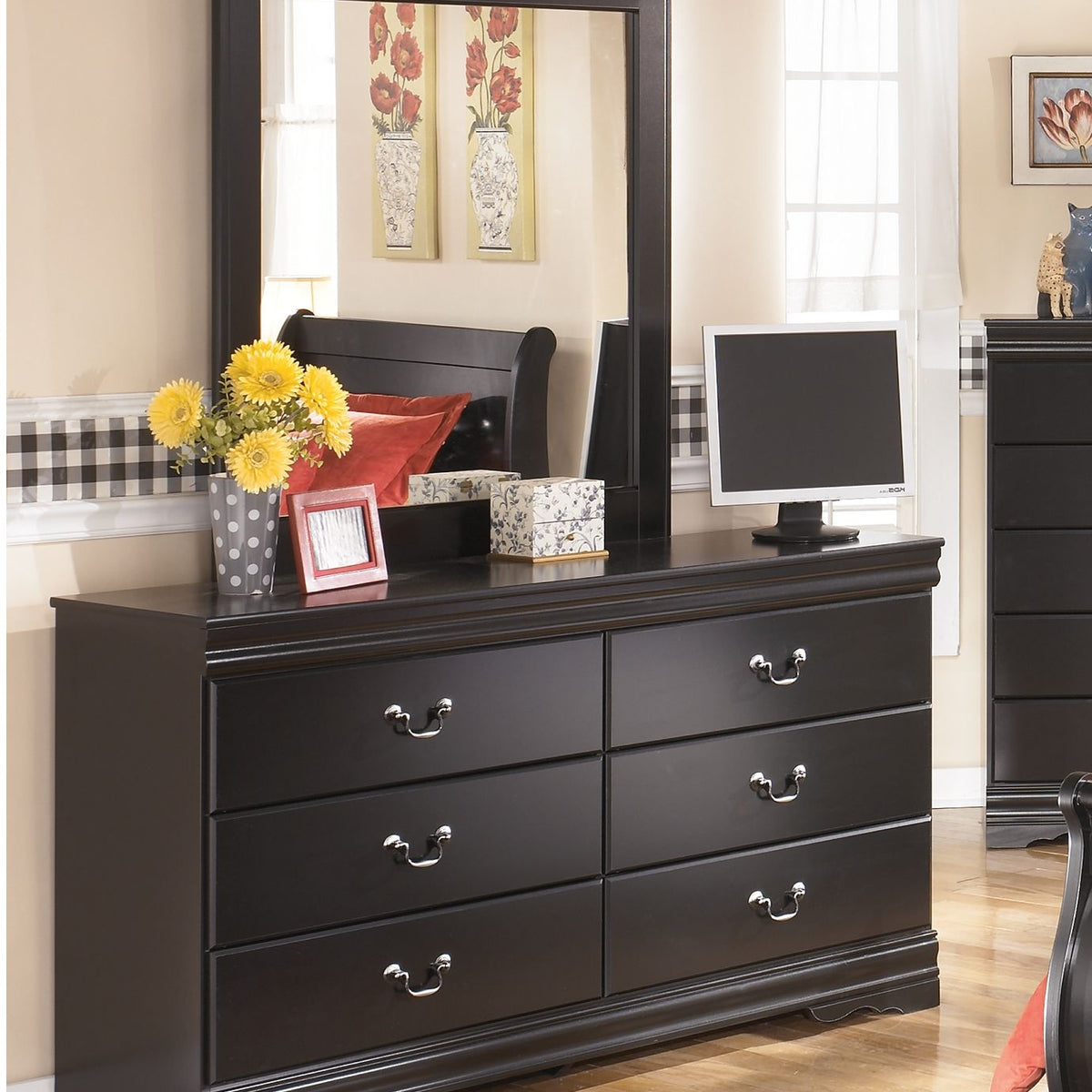 Huey Vineyard - Bedroom Set