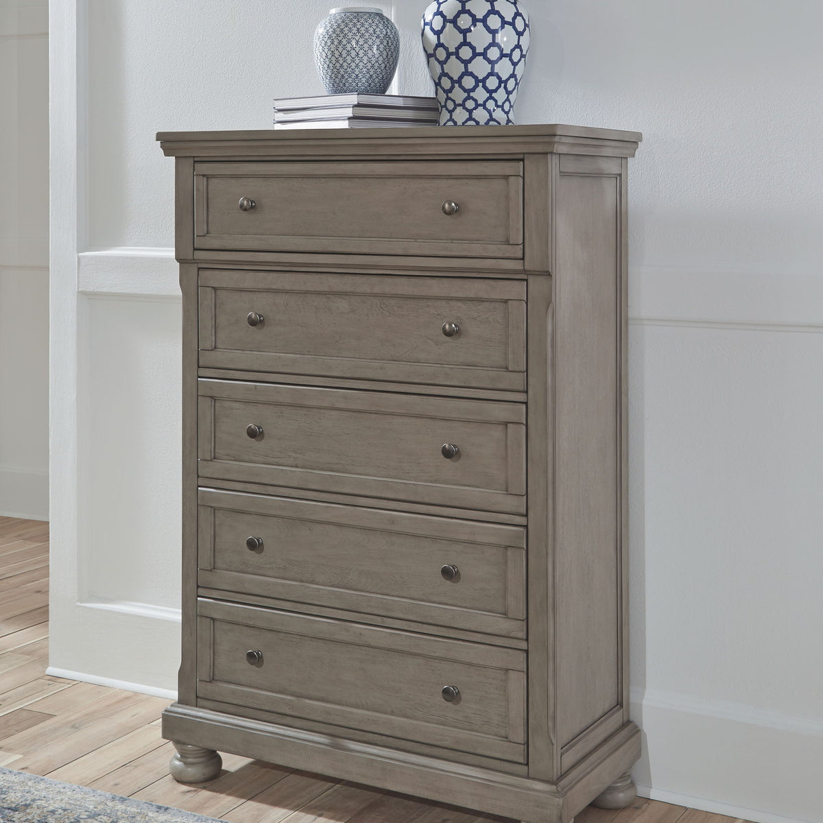 Lettner - Five Drawer Chest - 2-handles - Light Gray