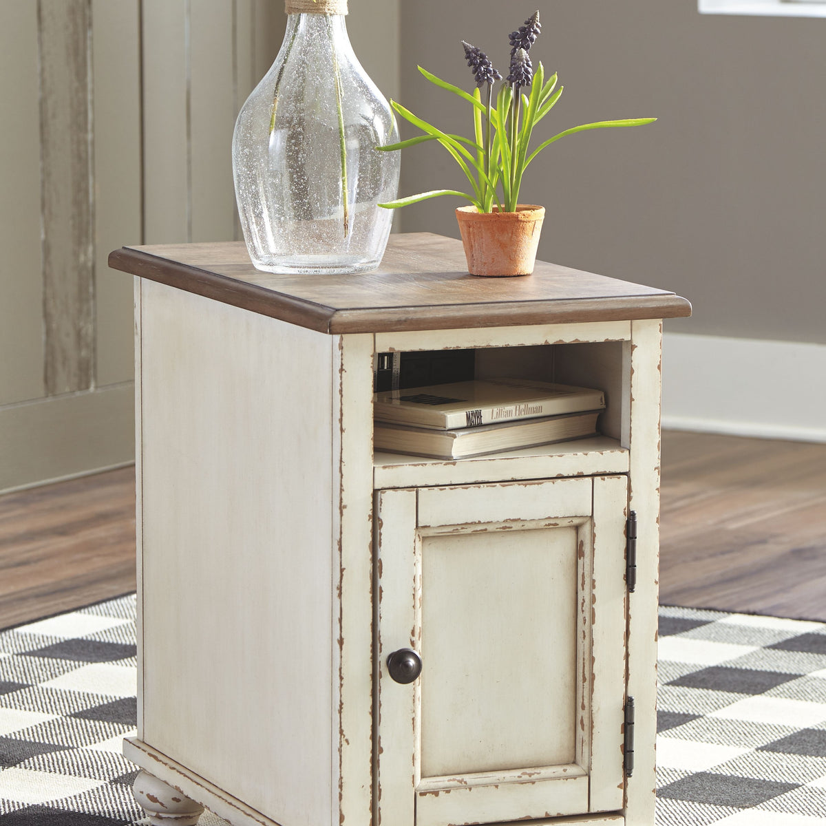 Realyn - White / Brown - Chair Side End Table - AC / USB