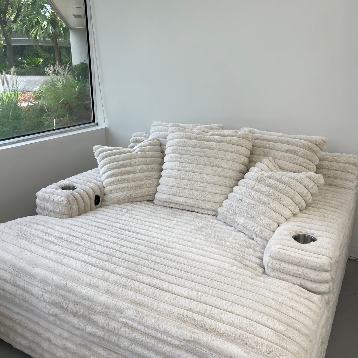 The “Appa” Comfy Chaise Lounge Chair