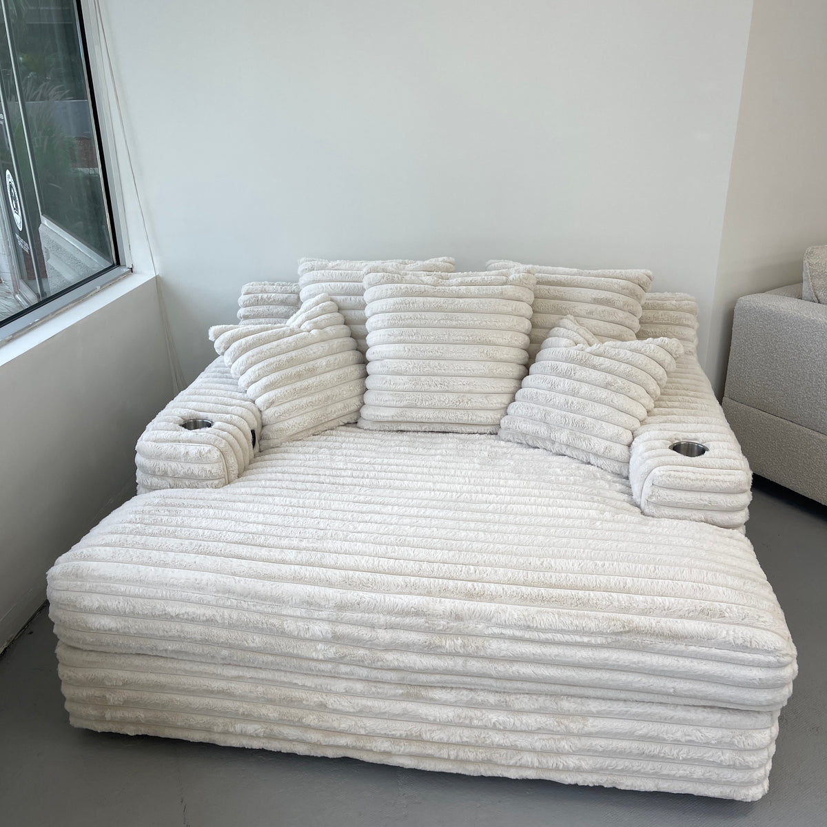 The “Appa” Comfy Chaise Lounge Chair