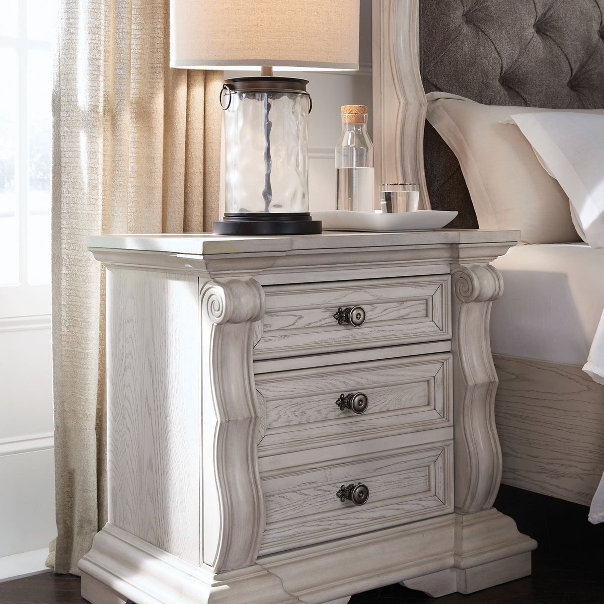Bruchandi - Antique White - Three Drawer Night Stand
