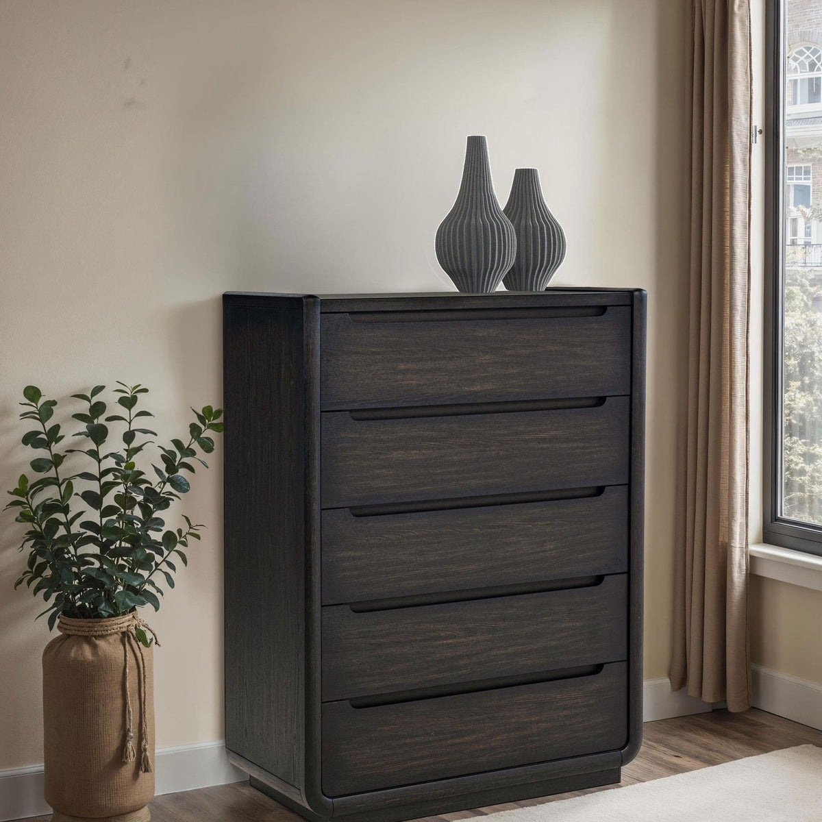 Leandro 5-drawer Bedroom Chest of Drawers Burnished Black