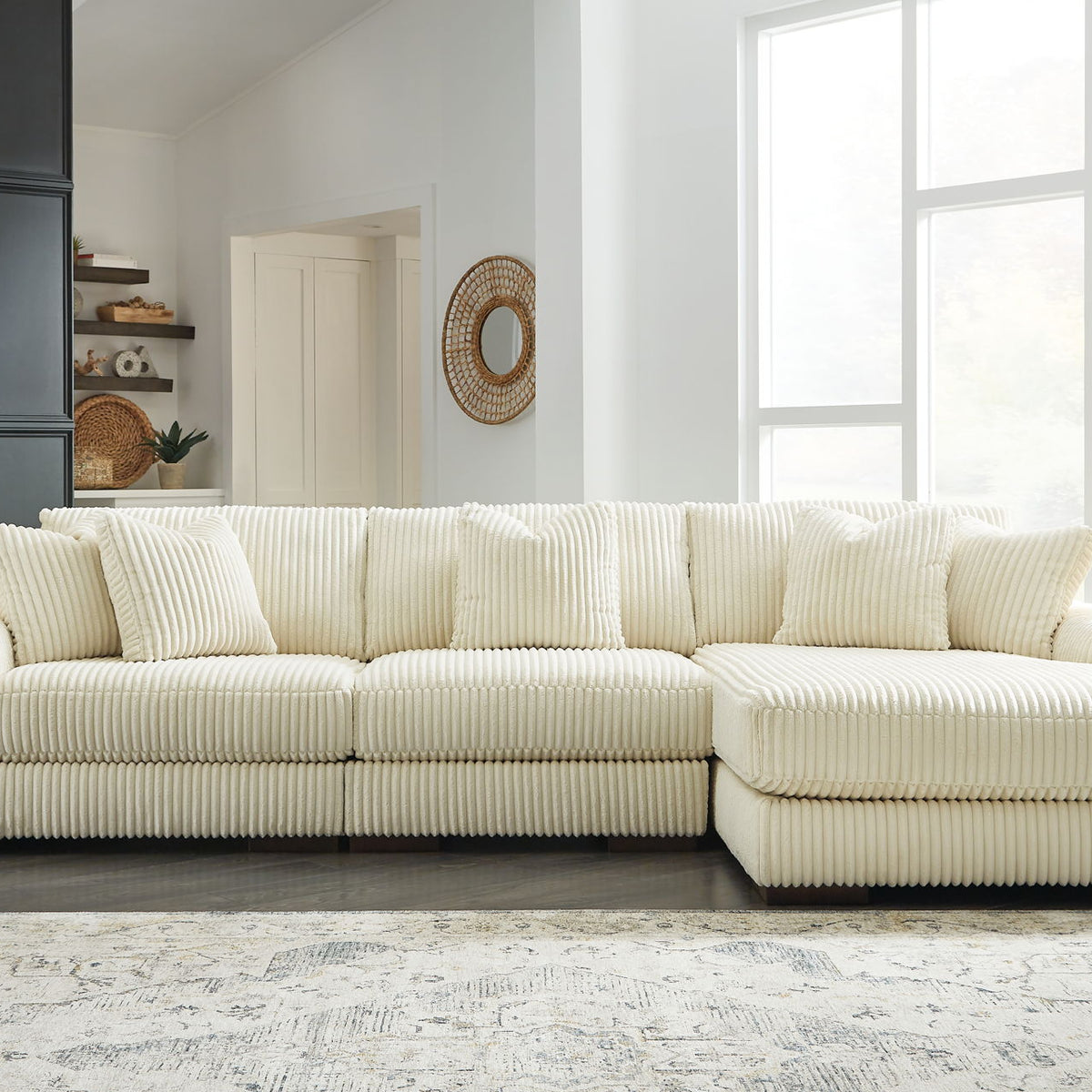 Lindyn - 3 Piece Sectional