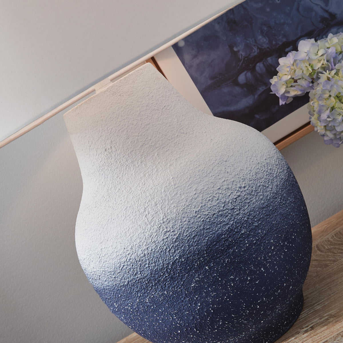 Dashland - Metal Table Lamp - White / Navy