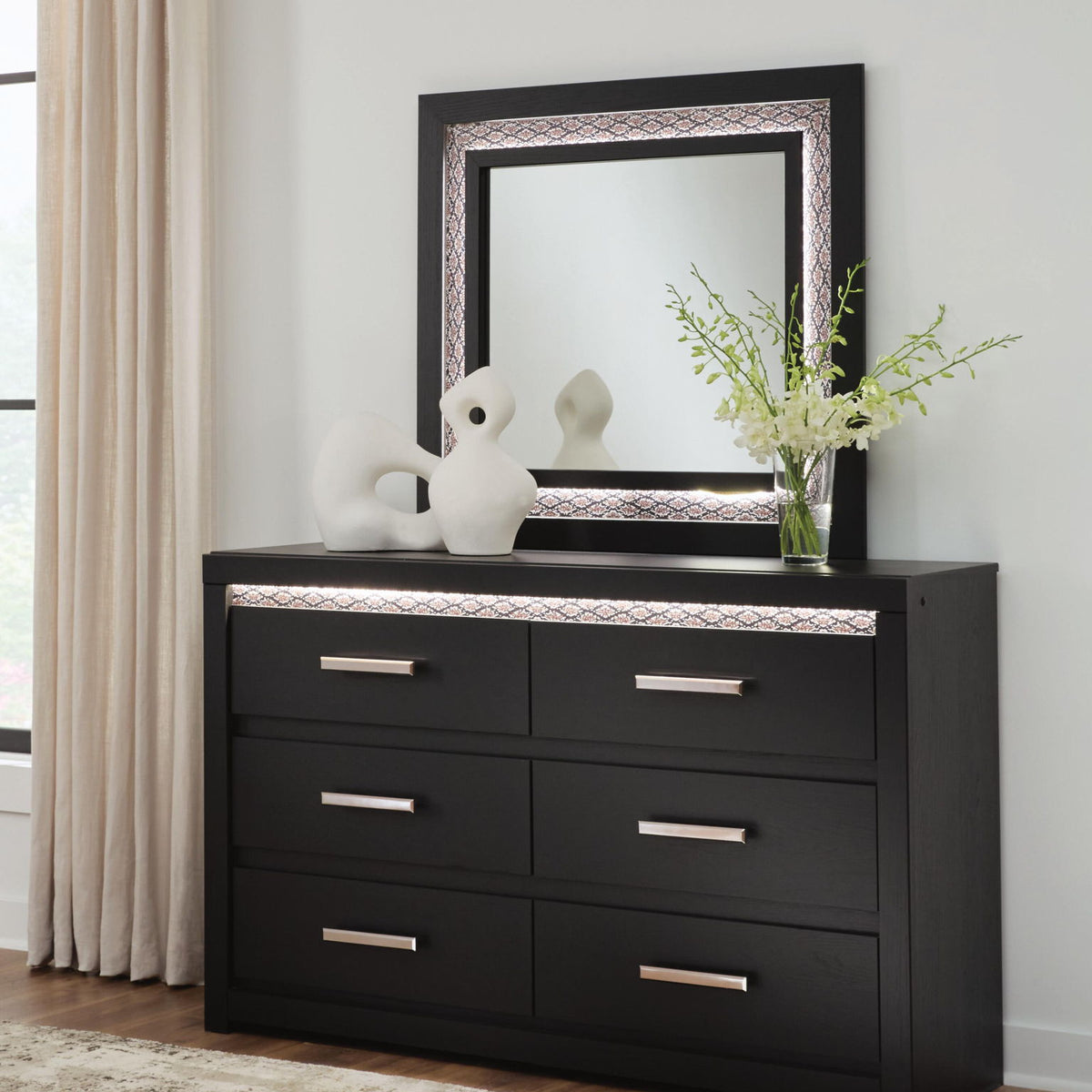 Shoralli - Six Drawer Dresser