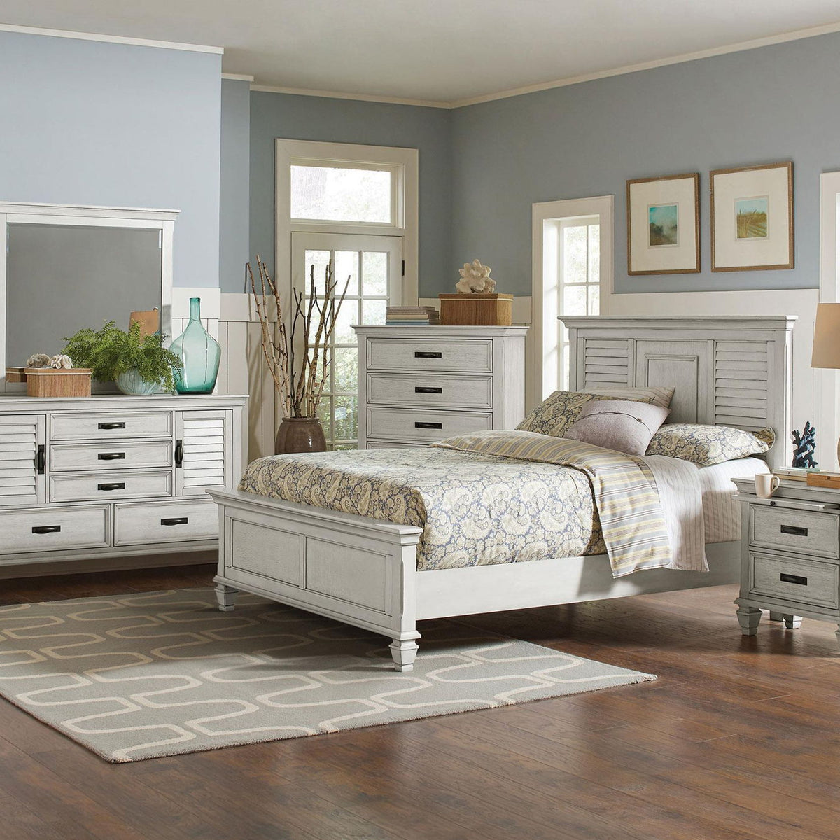 Franco 5-piece Queen Bedroom Set Distressed White