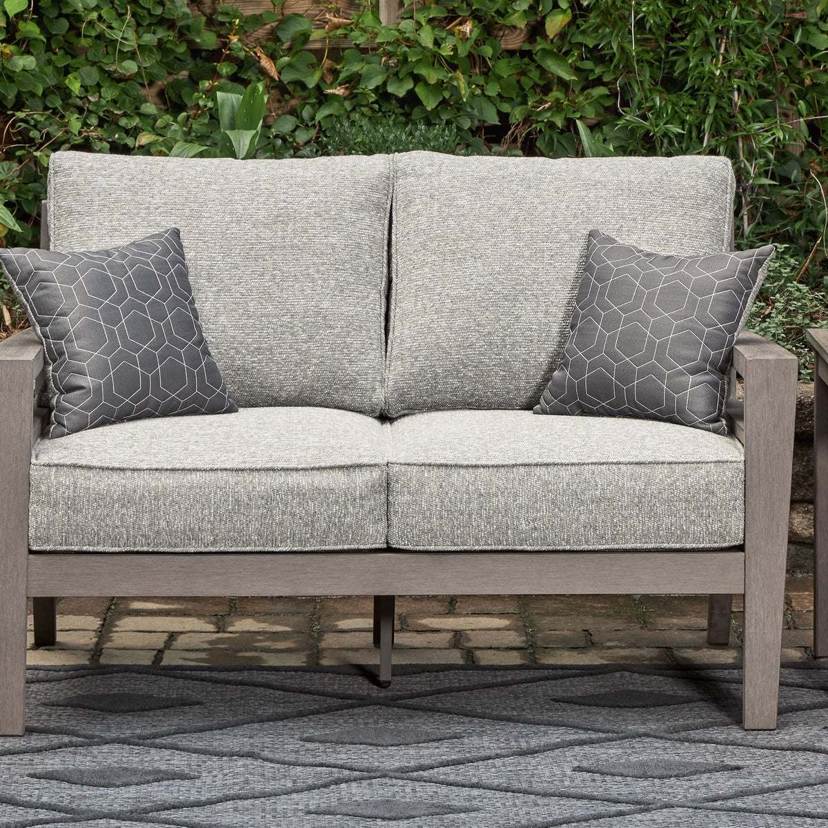 Hillside Barn - Loveseat W/Cushion - Gray / Brown