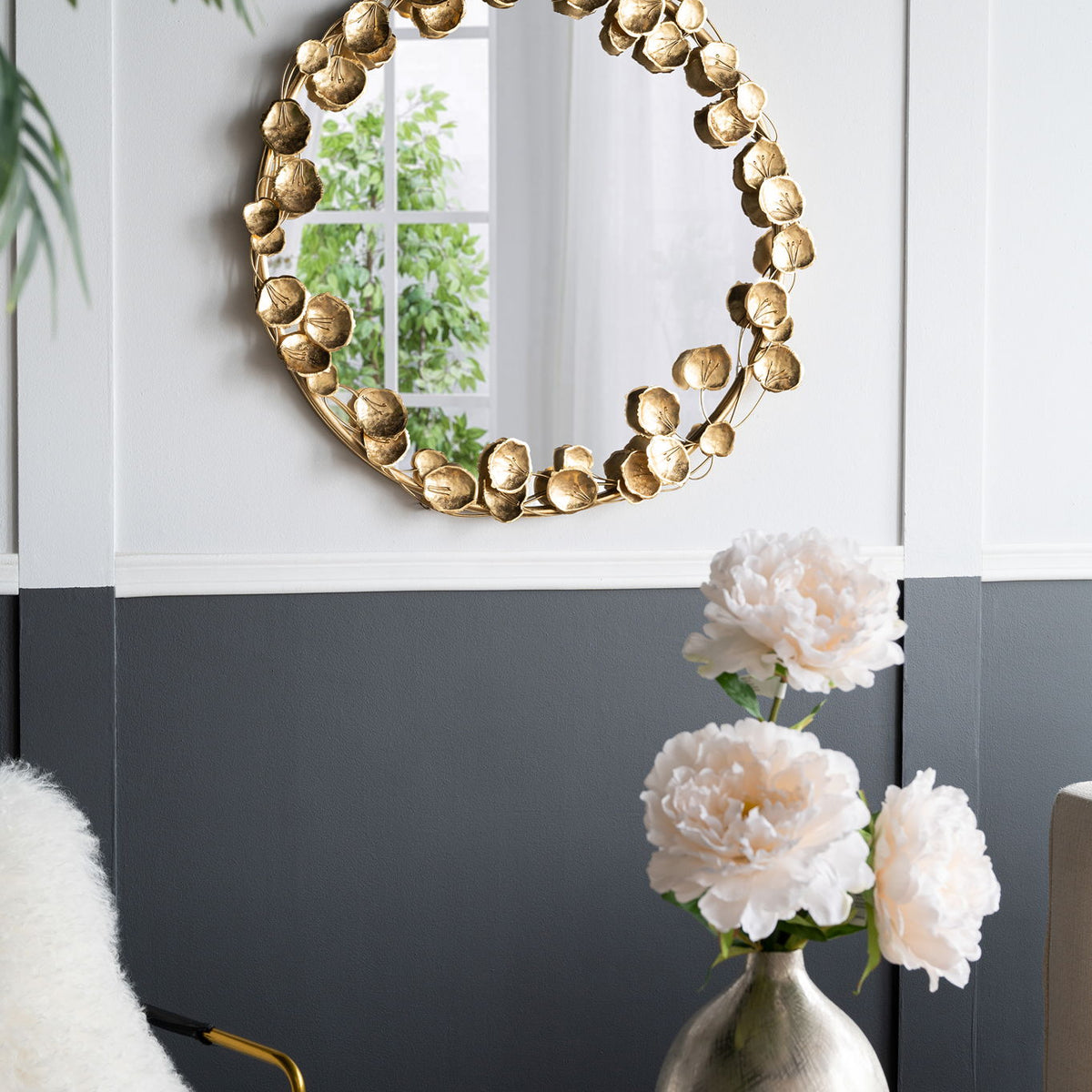 Round Metal Wall Mirror With en Leaf Accents, Modern Decor Mirror For Living Room Entryway Hallway - Gold