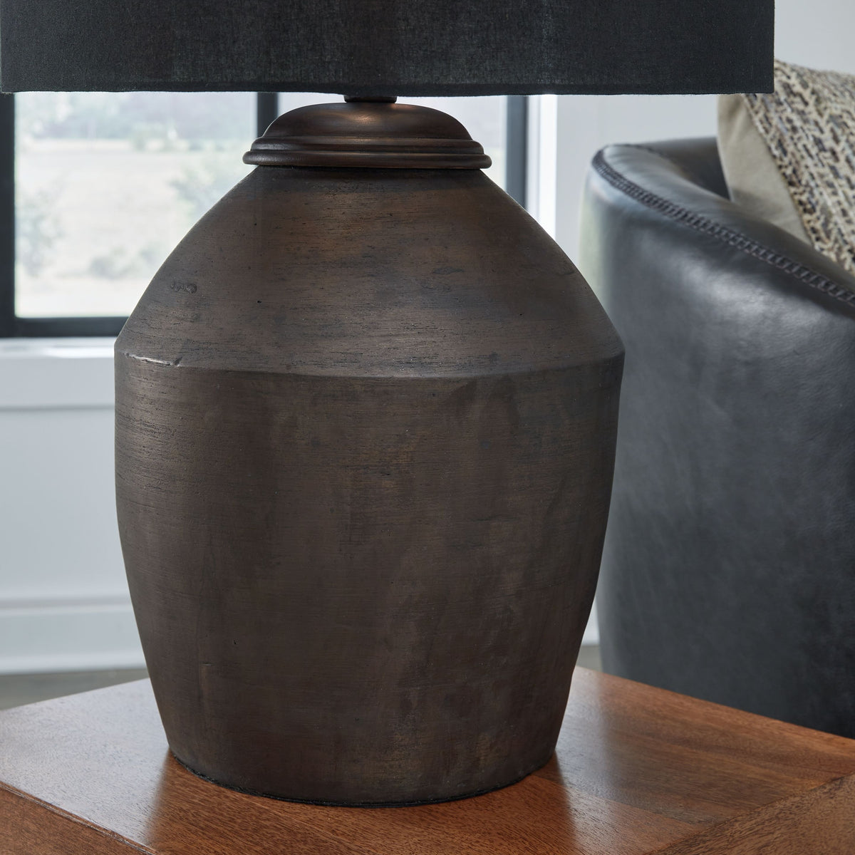 Naareman - Terracotta Table Lamp - Metallic Black