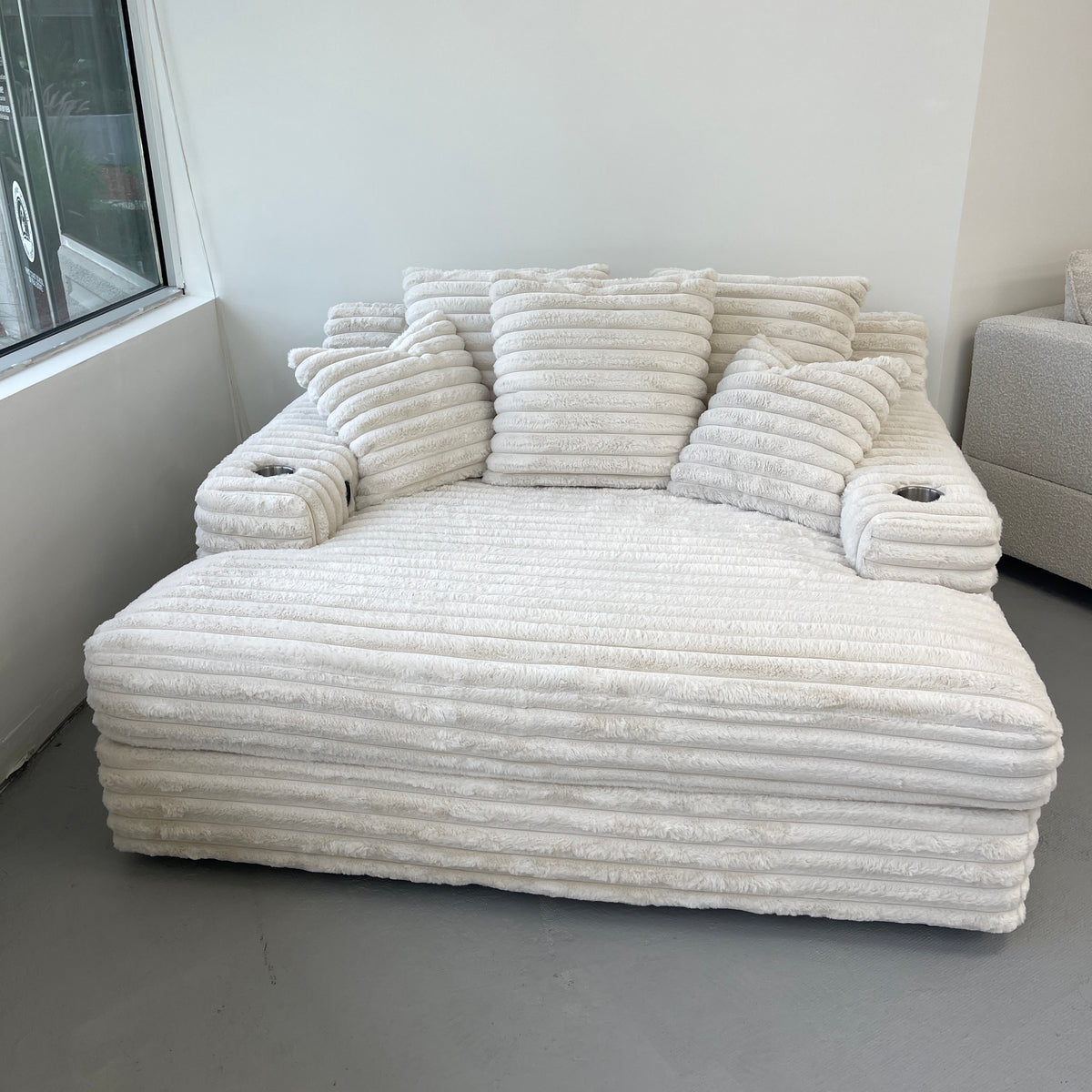 The “Appa” Comfy Chaise Lounge Chair