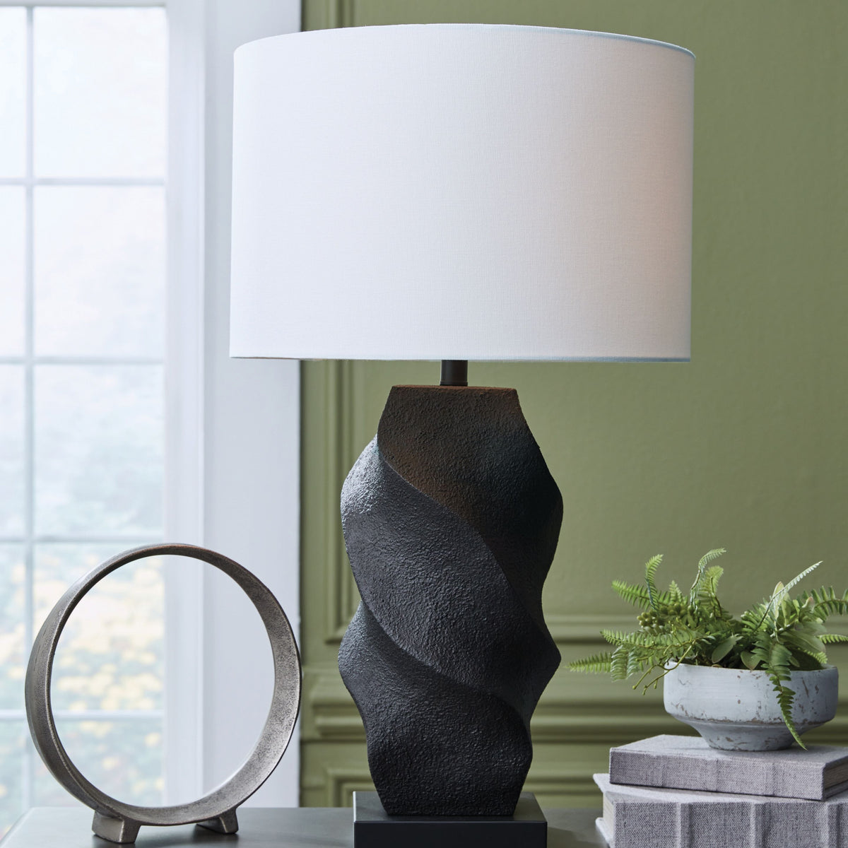 Amillion - Black - Poly Table Lamp