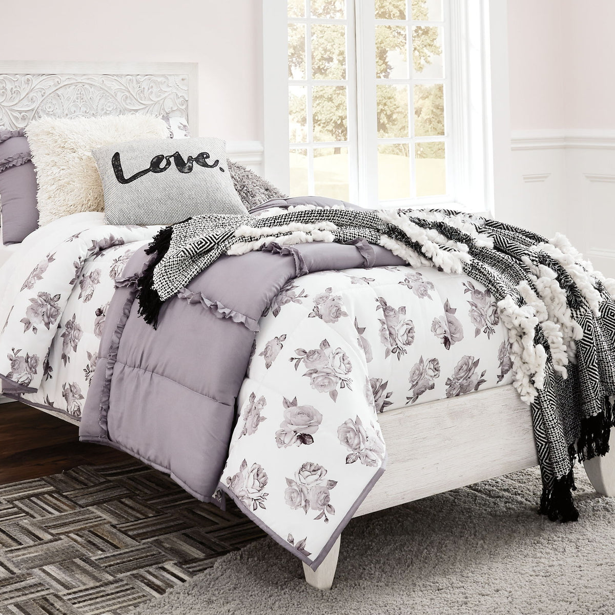 Paxberry - Panel Bed