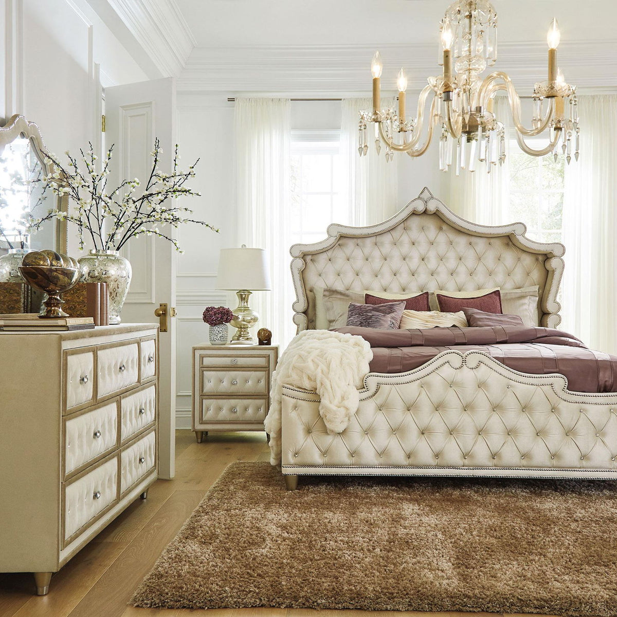 Antonella 4-piece California King Bedroom Set Ivory