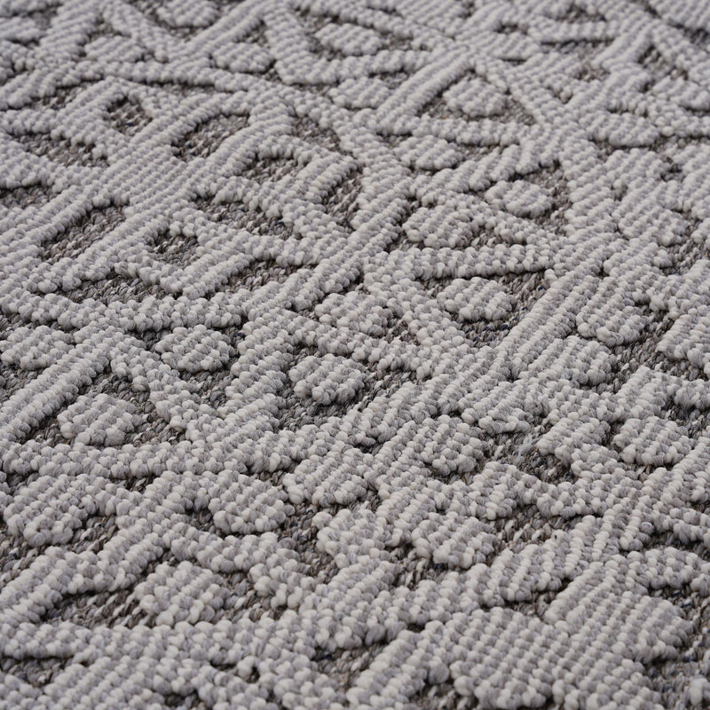 Medallion indoor/outdoor area rug close-up of light gray raised loop pattern
