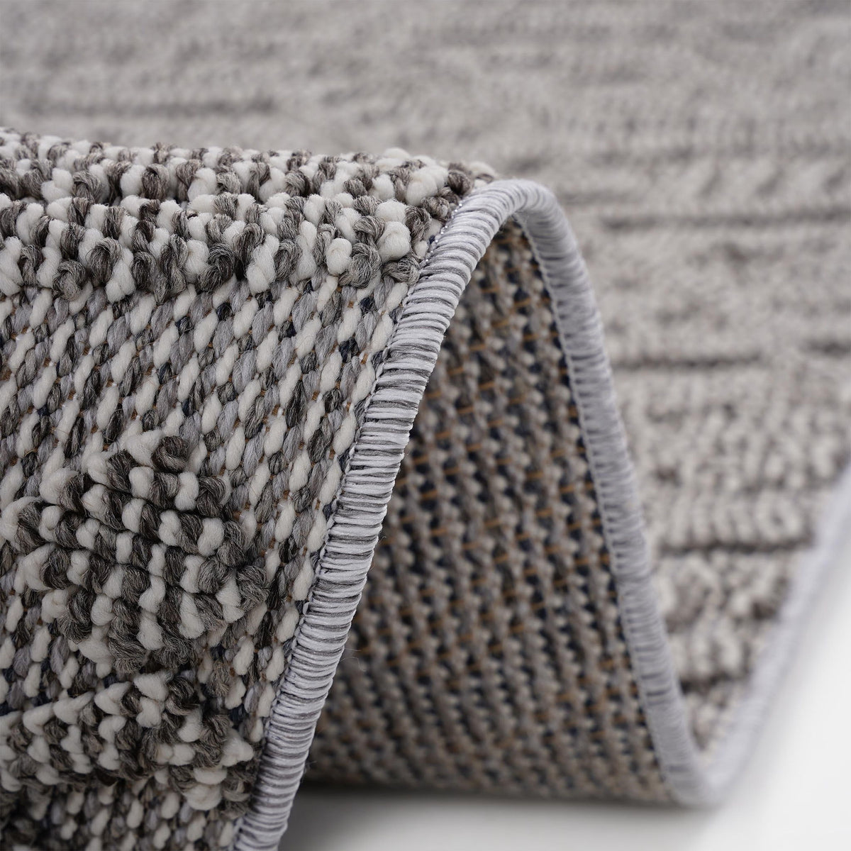 Guros - 6' X 9' Traditional Indoor / Outdoor Area Rug - White