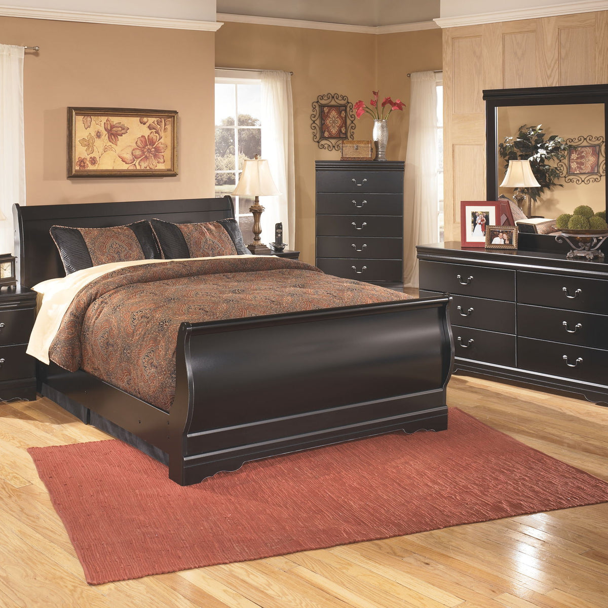 Huey Vineyard - Dresser, Mirror - Black
