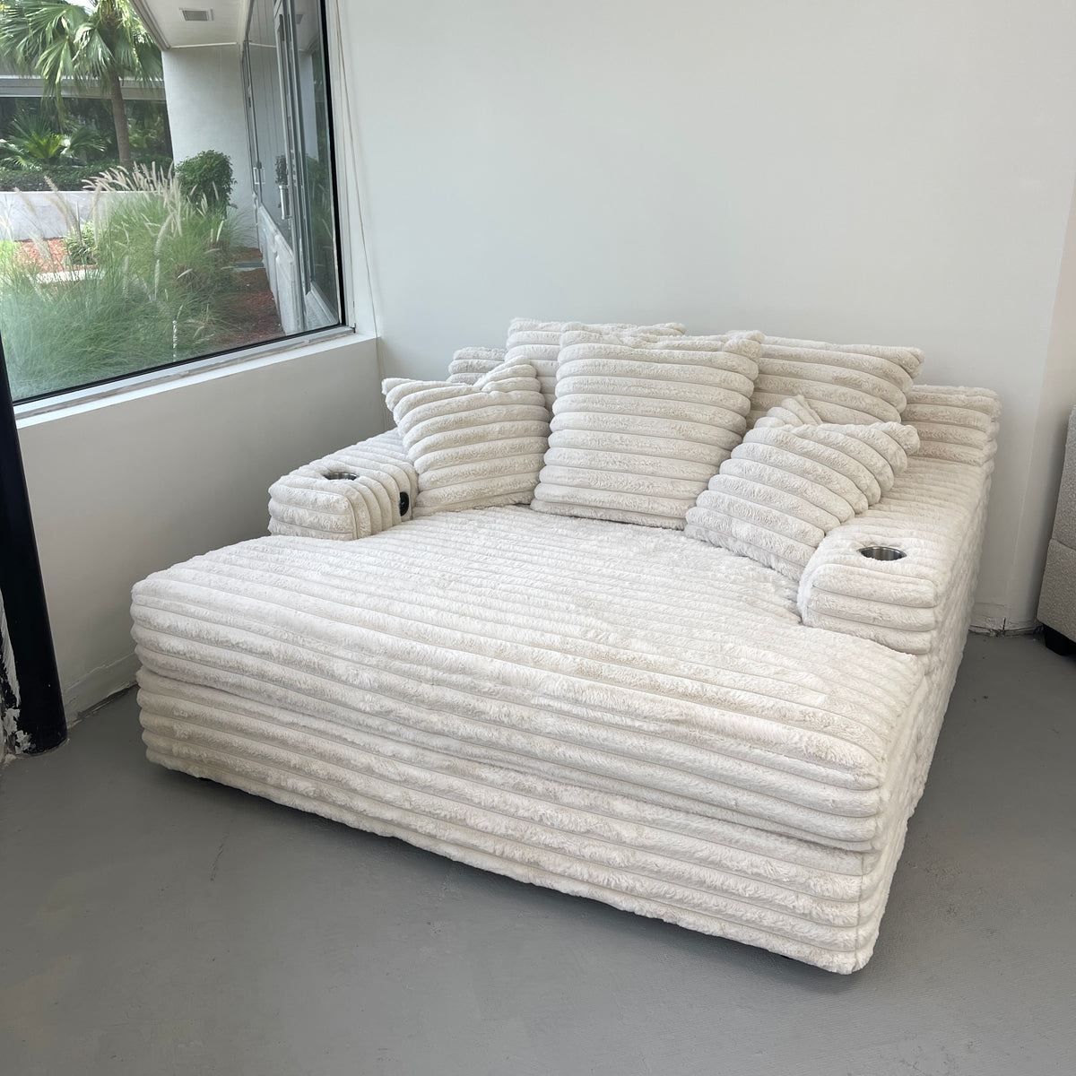 The “Appa” Comfy Chaise Lounge Chair