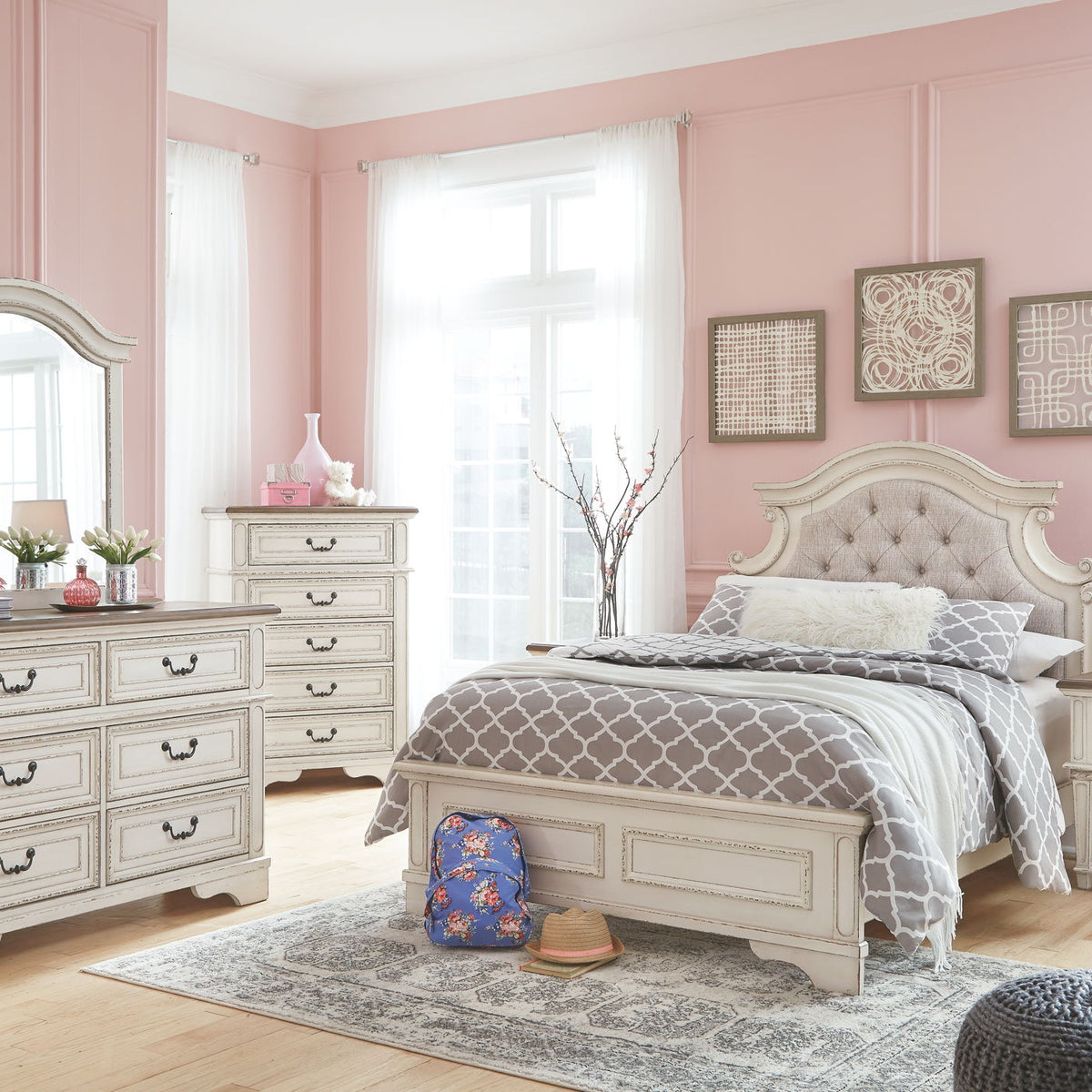 Realyn - Dresser, Mirror