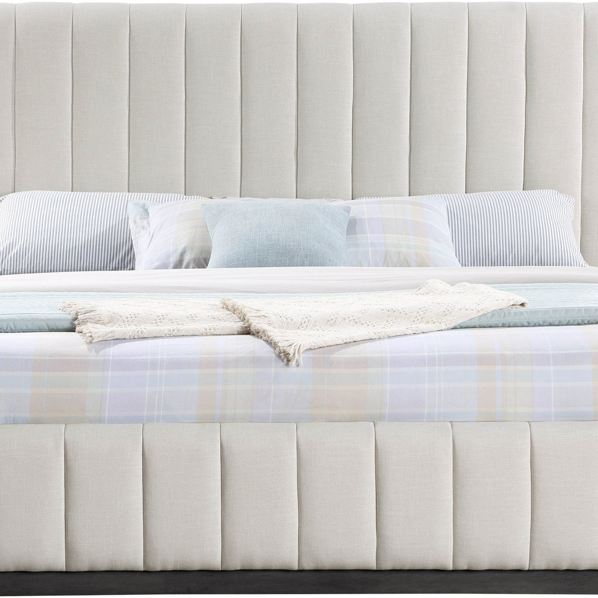 Lucia - Bed