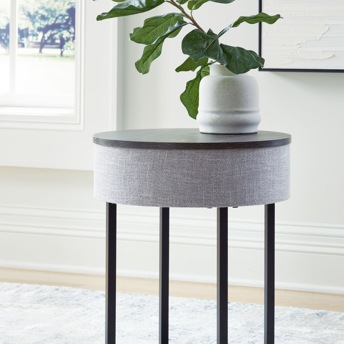 Sethlen - Accent Table - Gray / Black
