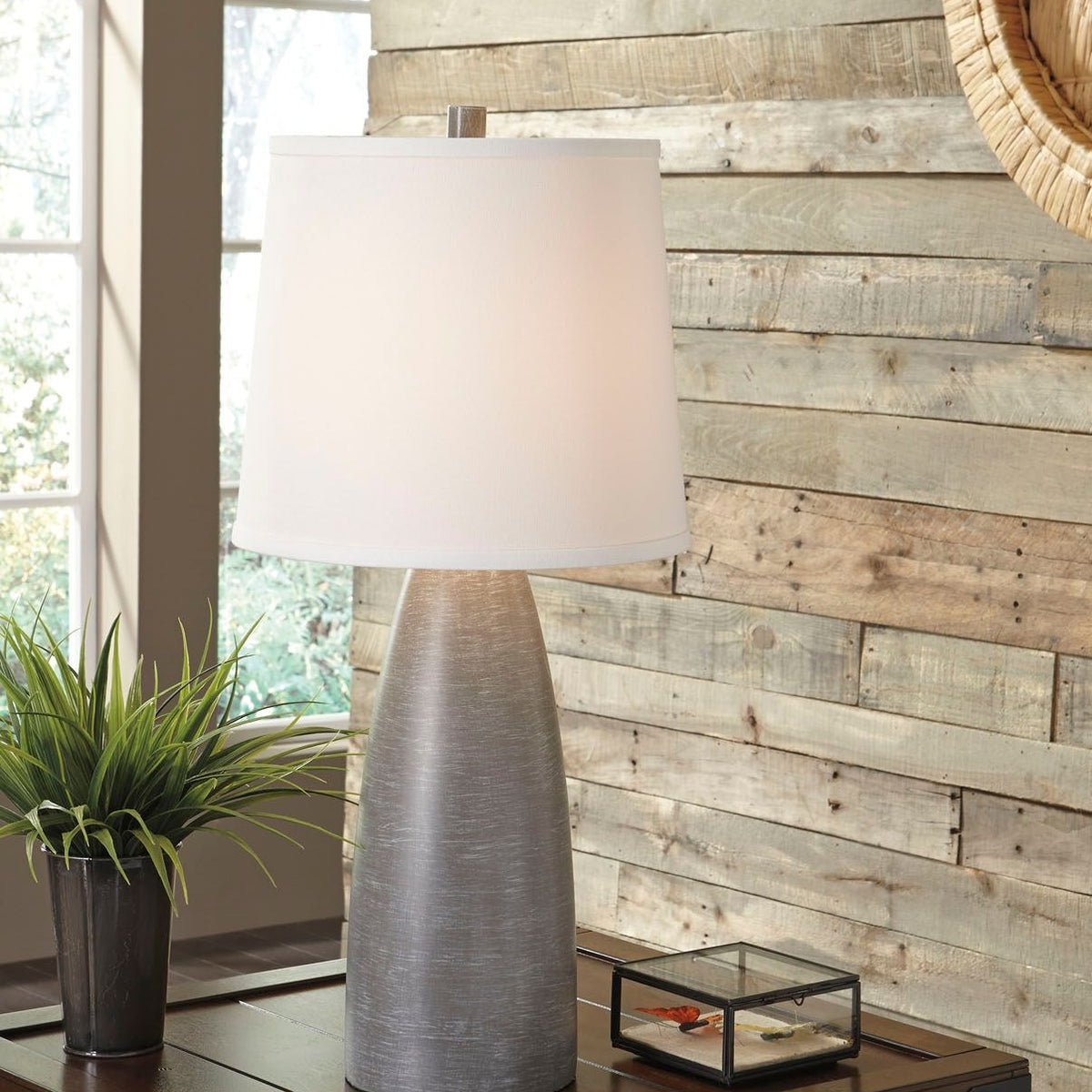 Shavontae - Table Lamp
