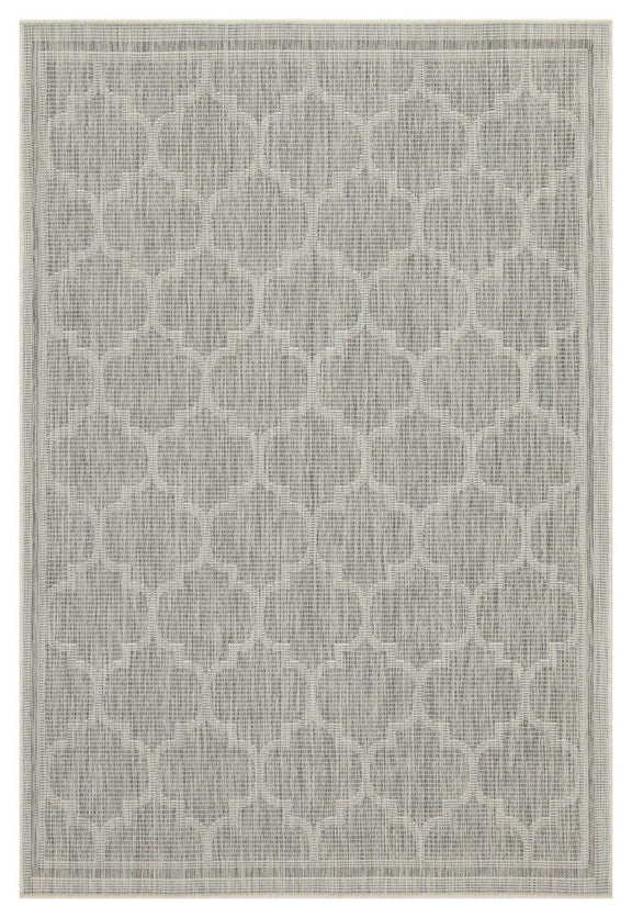 Polypropylene indoor/outdoor area rug with pale gray quatrefoil pattern and border