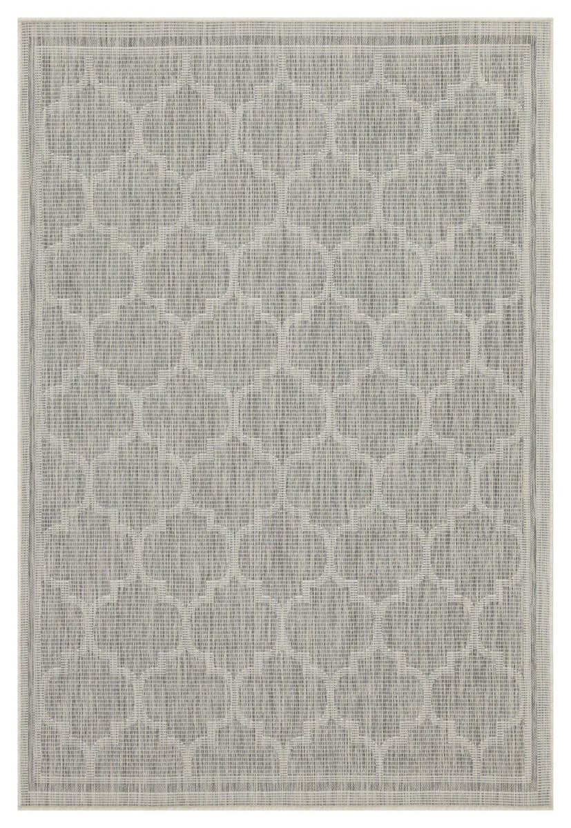 Light gray polypropylene area rug with white quatrefoil lattice pattern