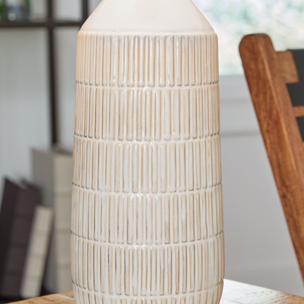 Willport - Off White - Ceramic Table Lamp (Set of 2)