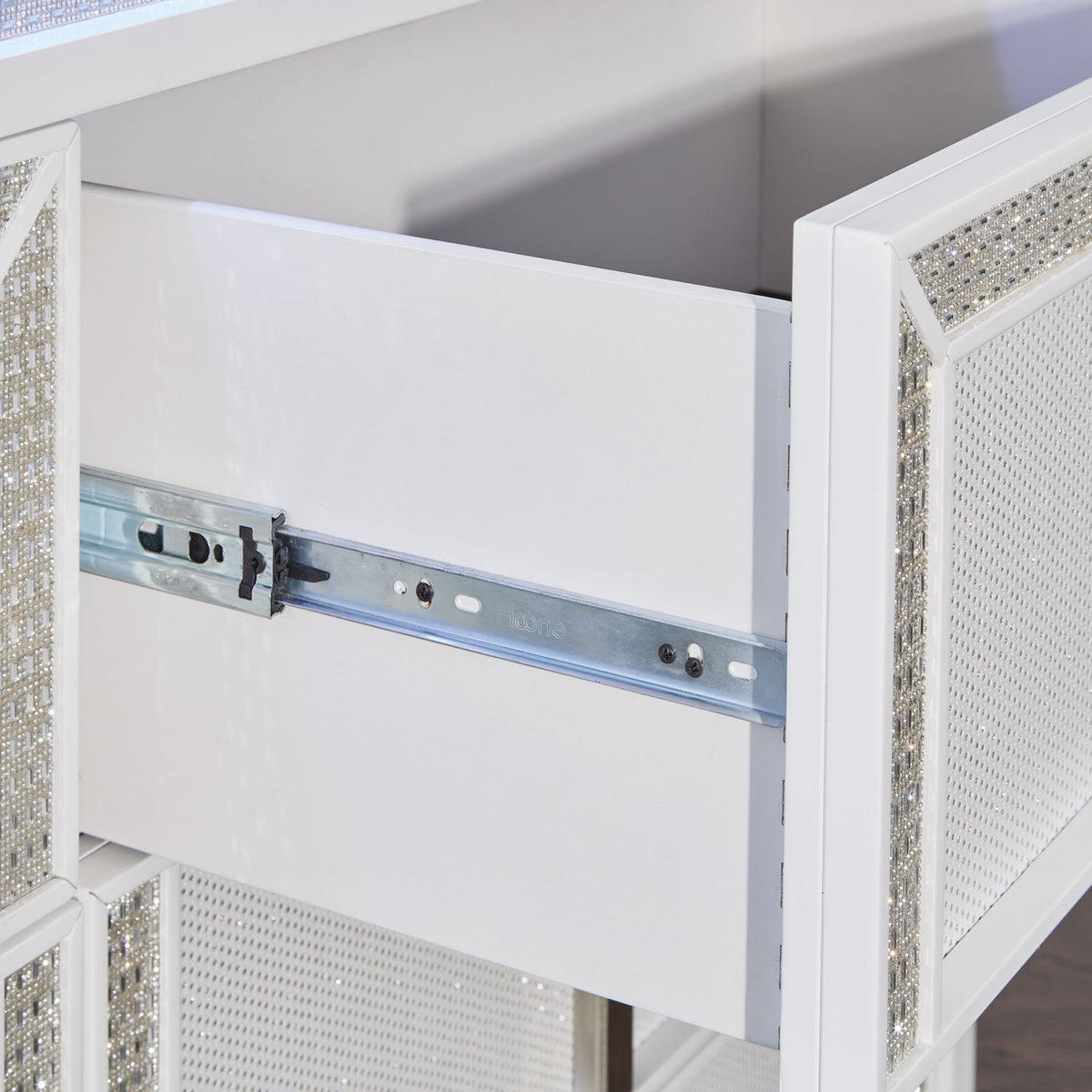 Chalanna - Dresser And Mirror - White