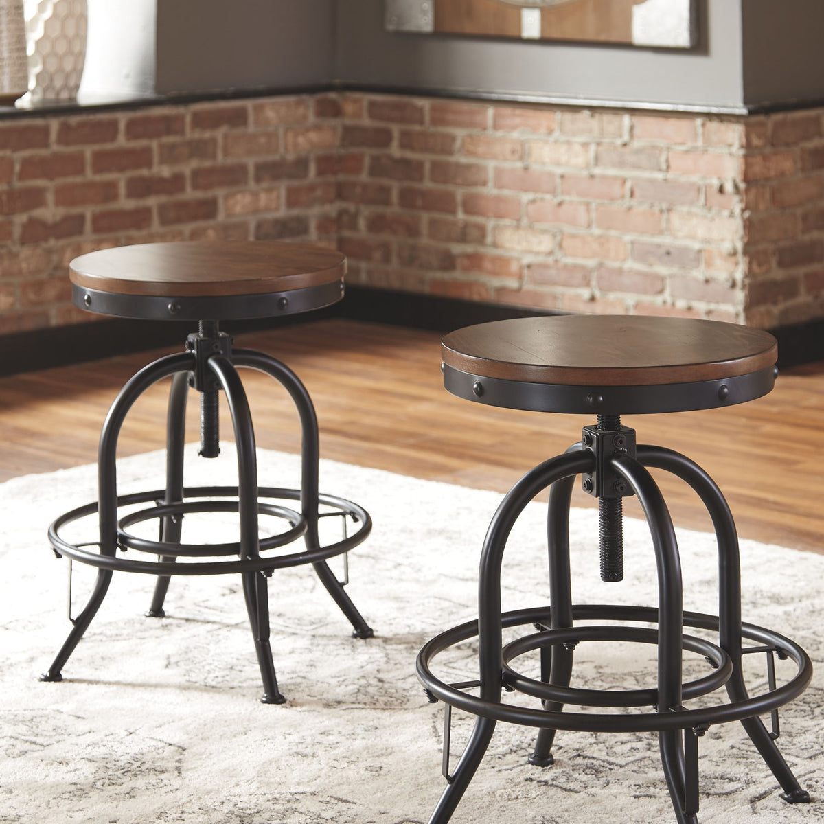 Valebeck - Swivel Barstool (Set of 2)