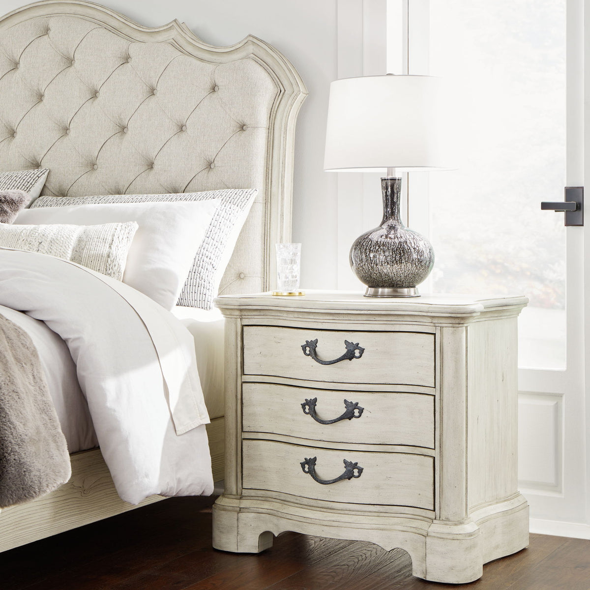 Arlendyne - Three Drawer Night Stand - Antique White