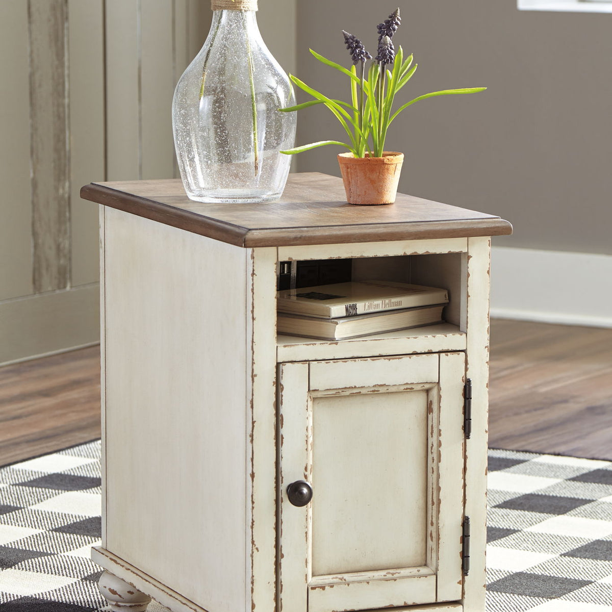 Realyn - Chair Side End Table - AC / USB - White / Brown