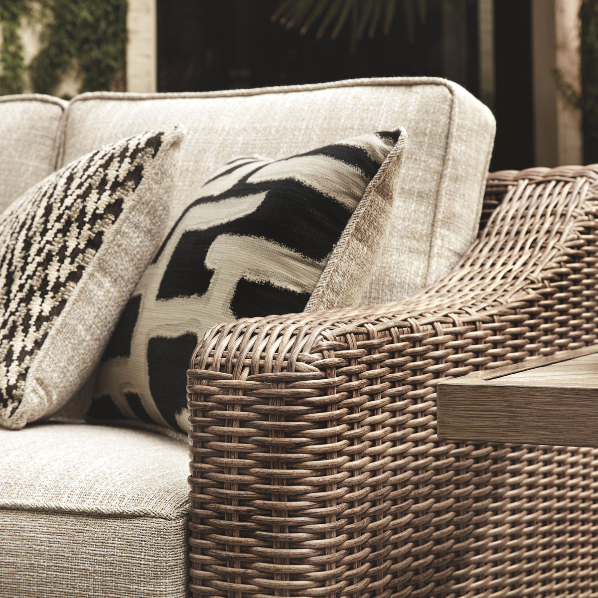 Beachcroft - Beige - RAF/LAF Loveseat w/Cush (Set of 2)