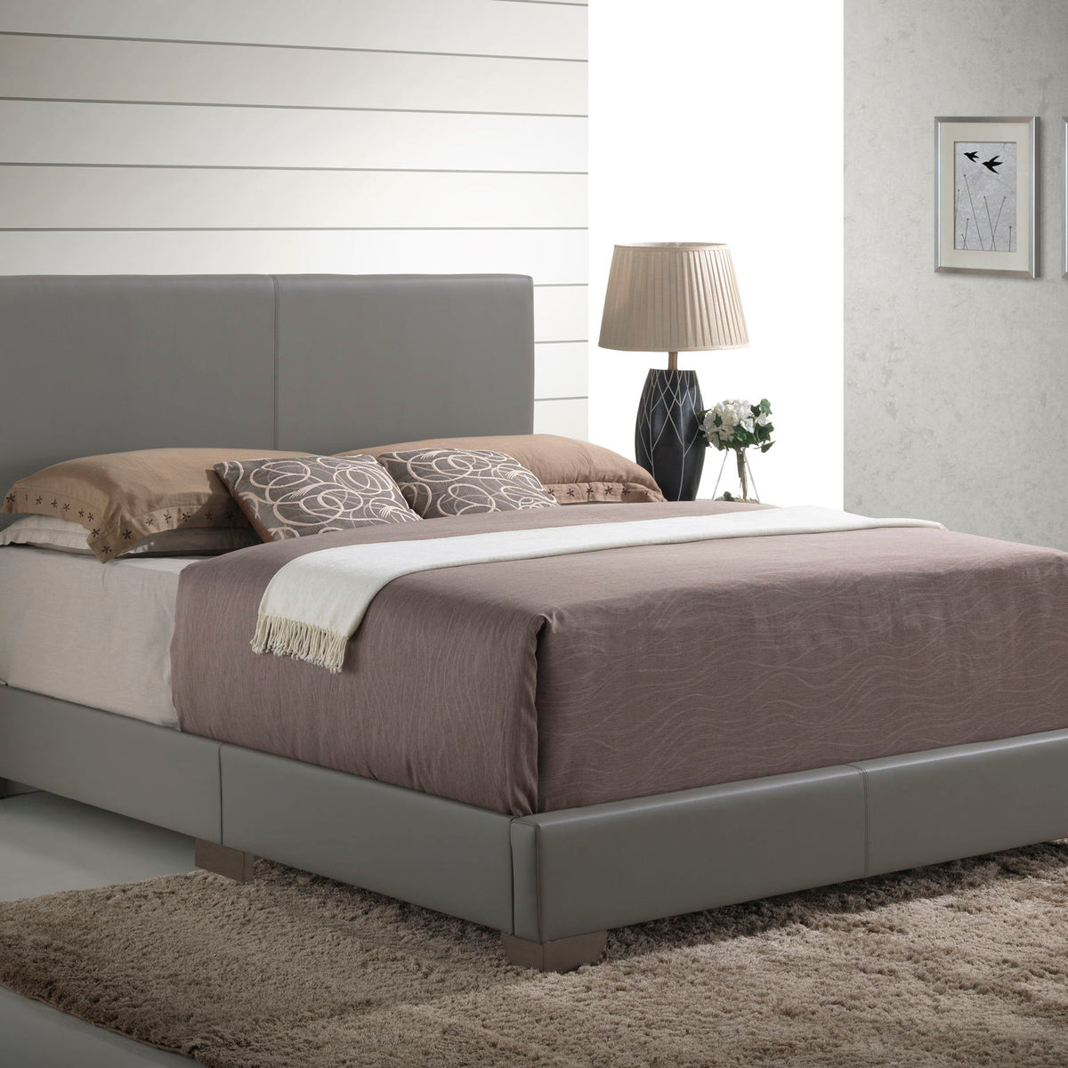 Elegant Platform Bed For Relaxed Spaces