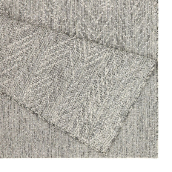 Rectangular polypropylene area rug, light gray chevron pattern, serged edge, flat weave