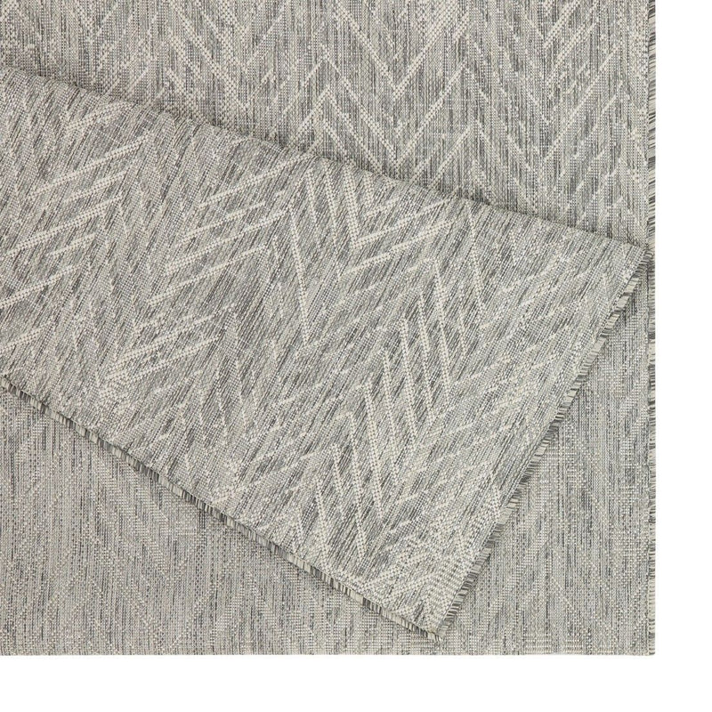 Rectangular polypropylene area rug, light gray chevron pattern, serged edge, flat weave