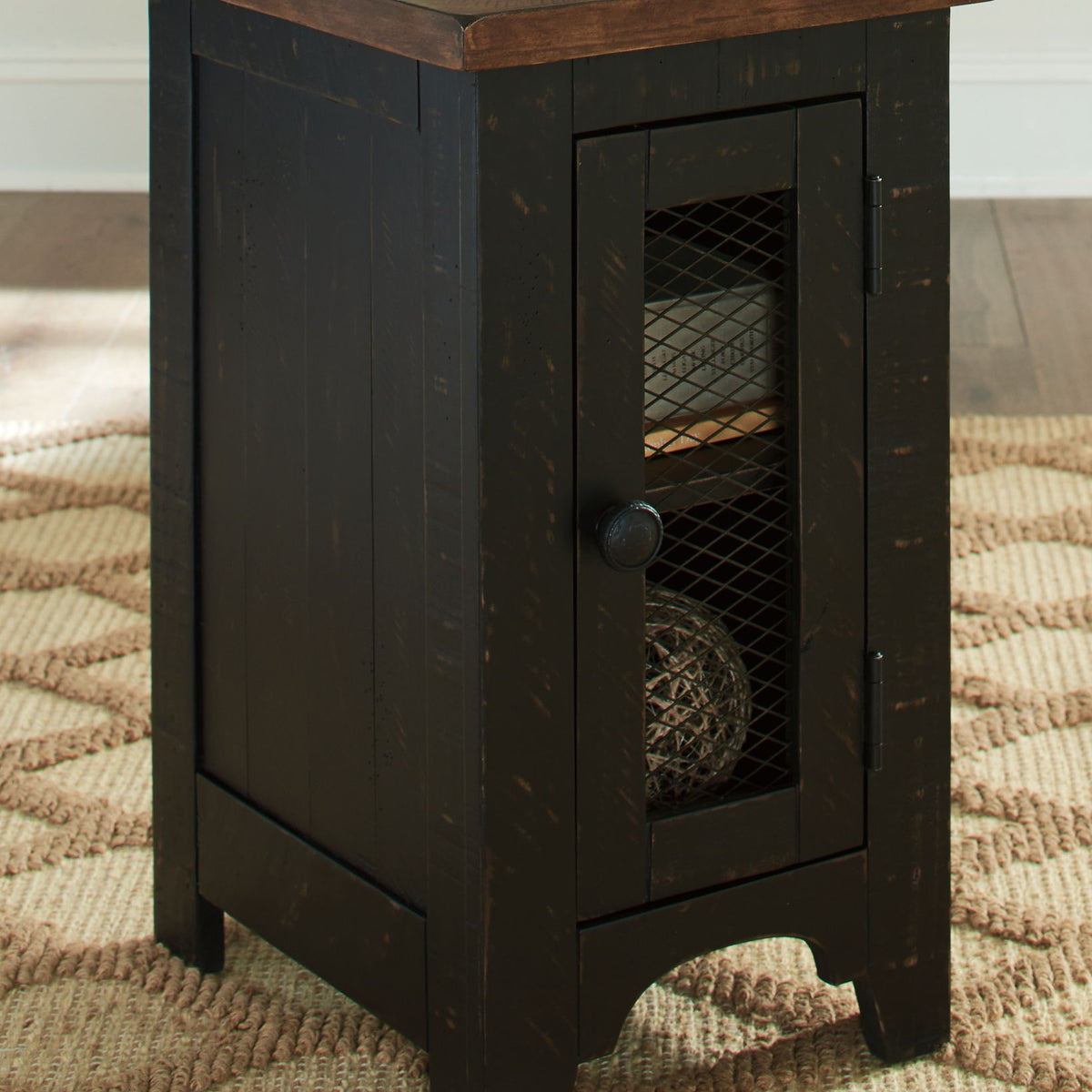 Valebeck - Chair Side End Table - Black / Brown