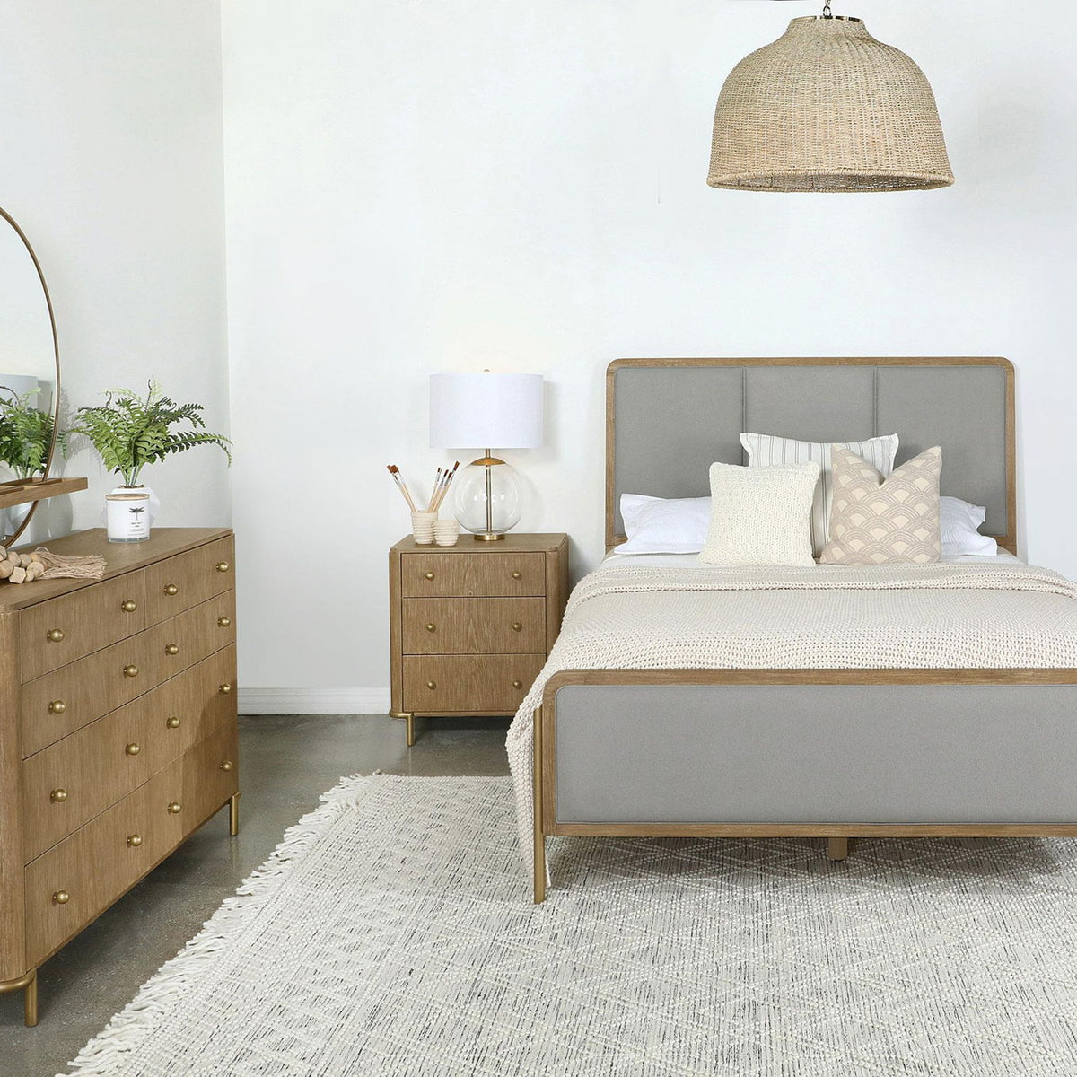 Arini 4-piece Queen Bedroom Set Sand Wash and Grey