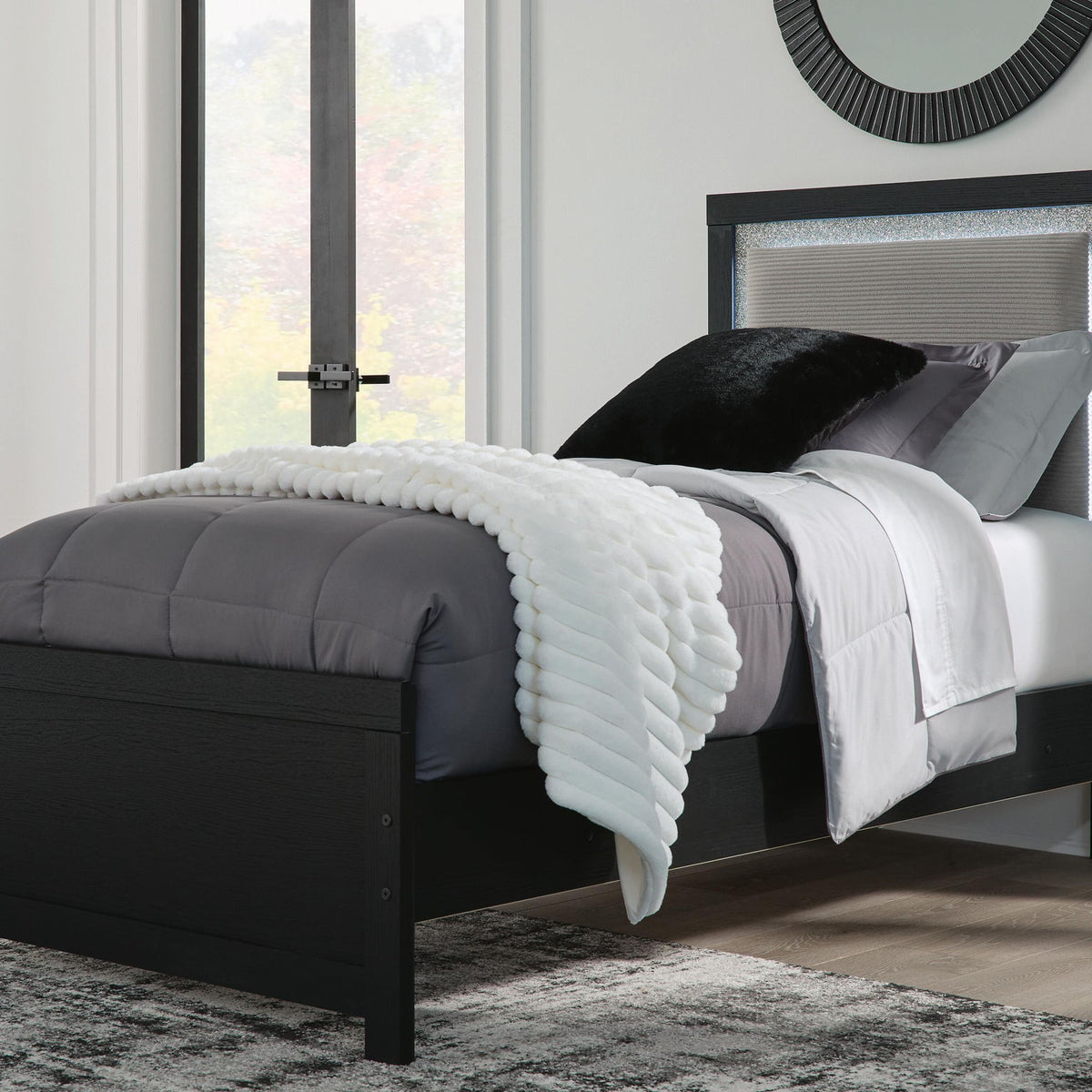 Maeling - Upholstered Panel Bed