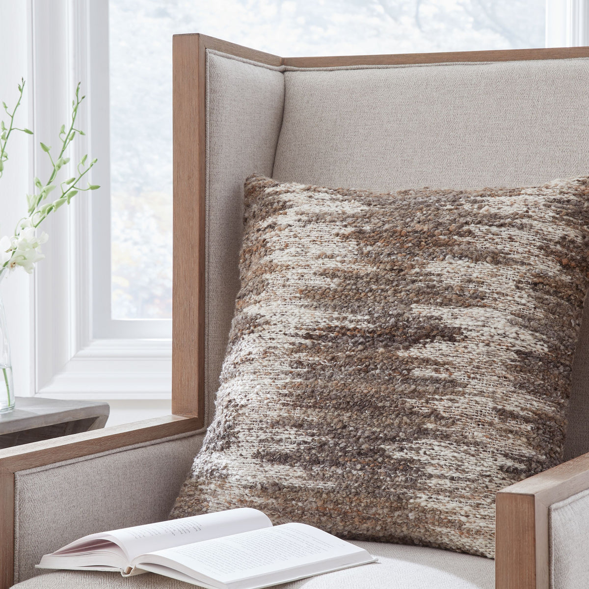Nealton - Pillow