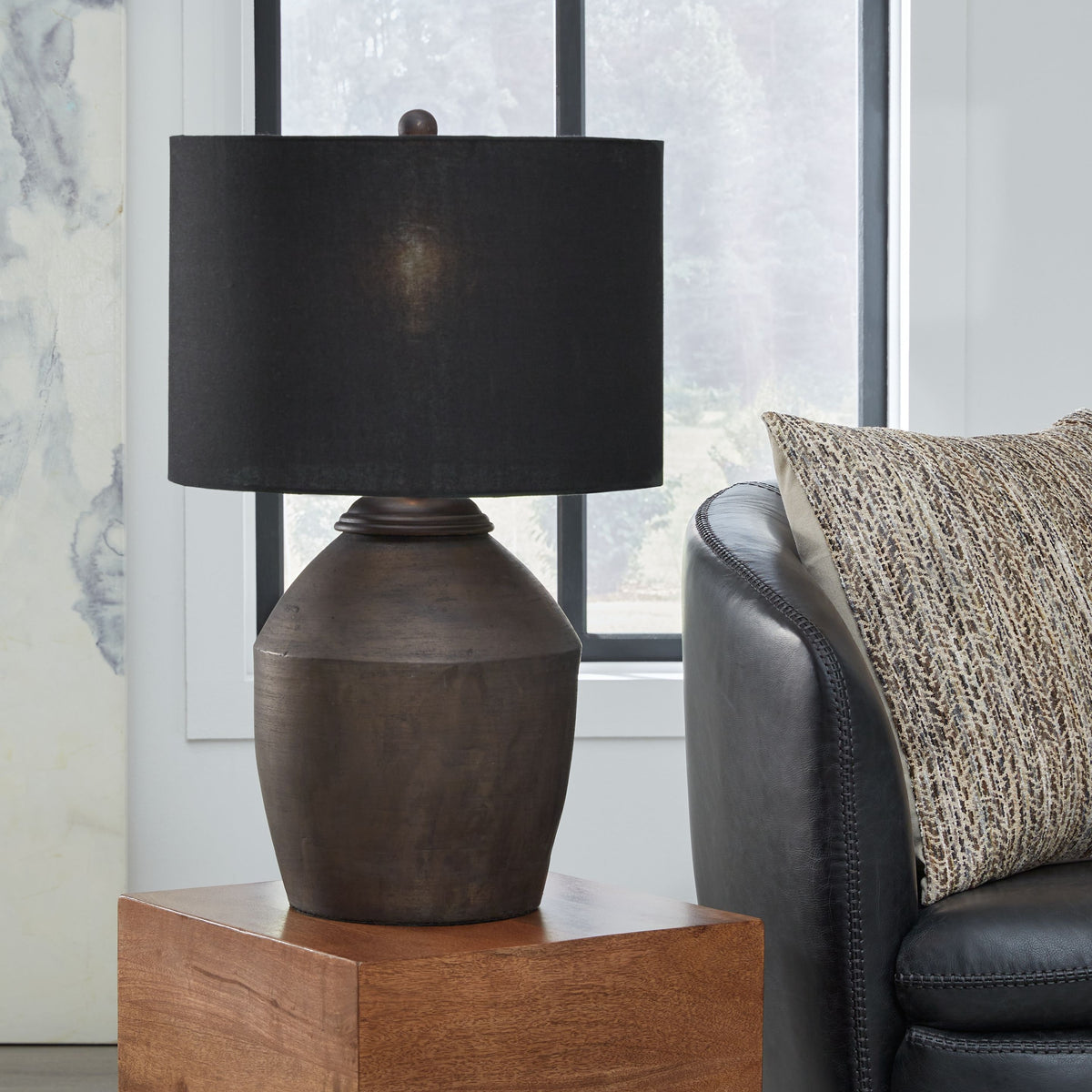 Naareman - Terracotta Table Lamp - Metallic Black