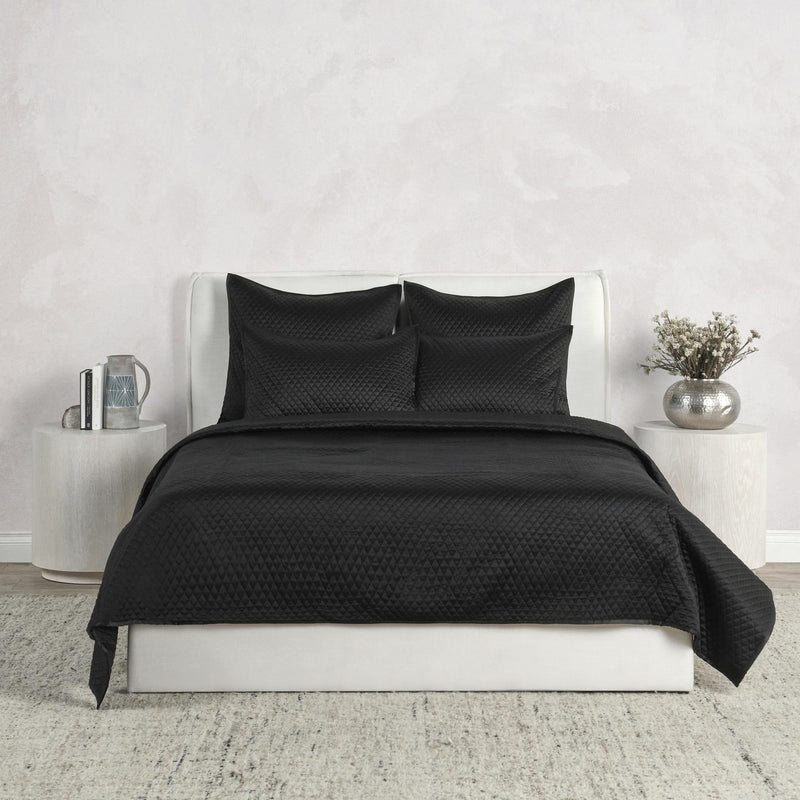 Onyx black diamond-quilt quilt set with pillows