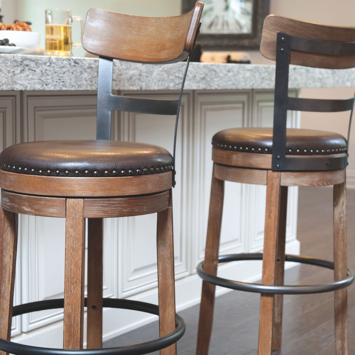 Pinnadel - Swivel Barstool