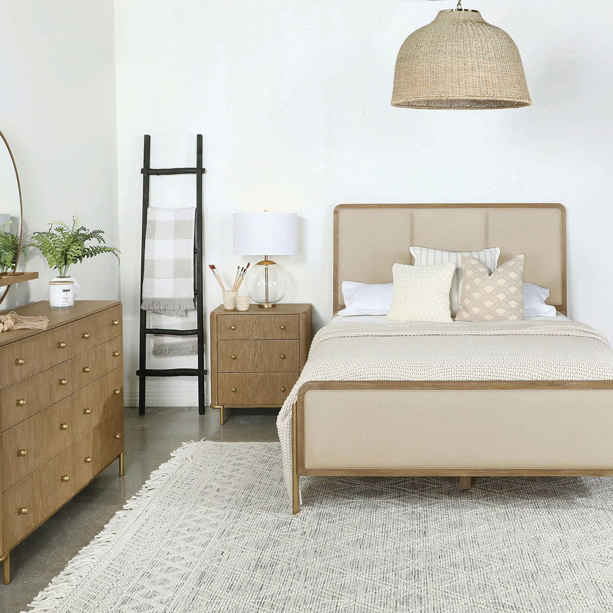 Arini 4-piece California King Bedroom Set Cream and Sand Wash
