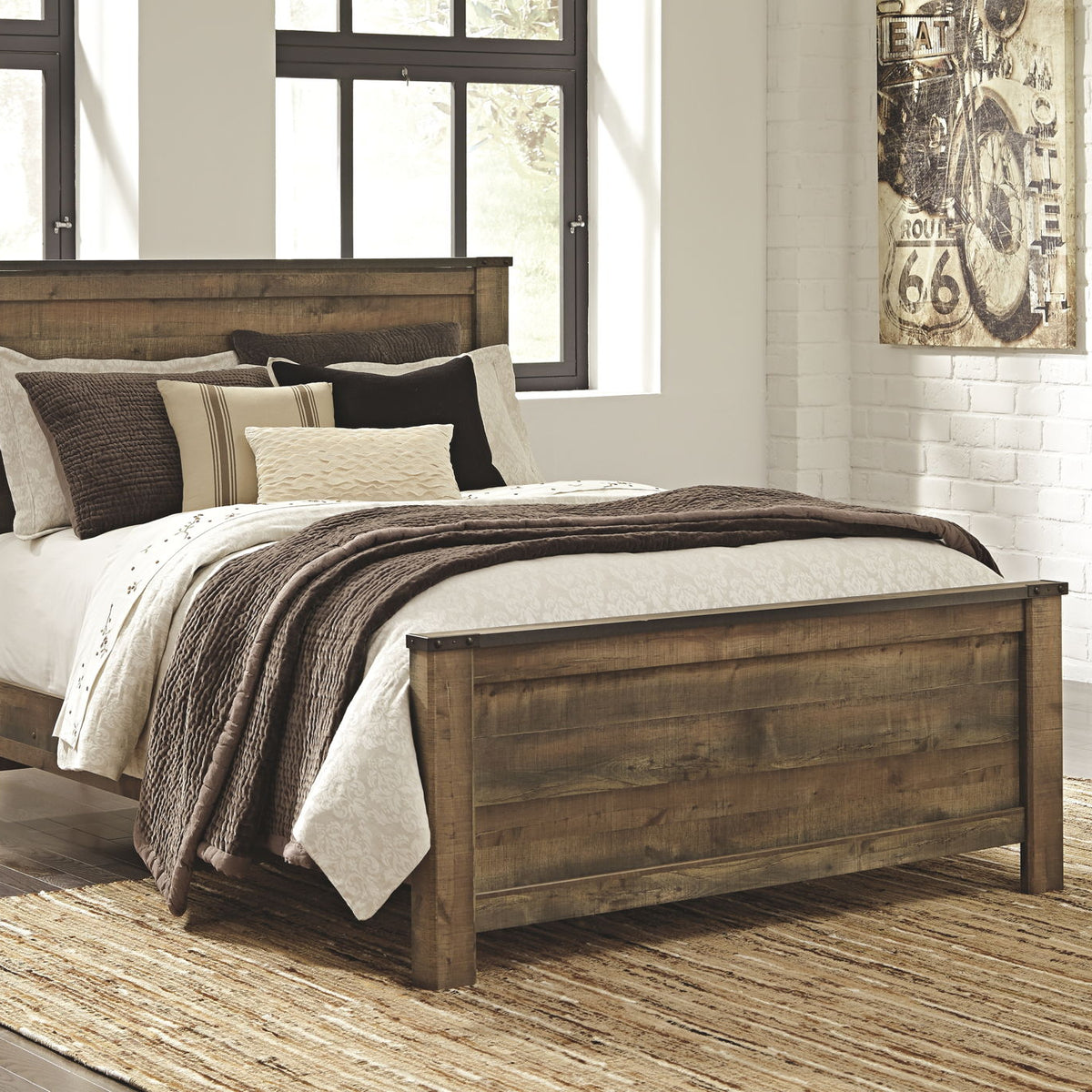 Trinell - Panel Bed